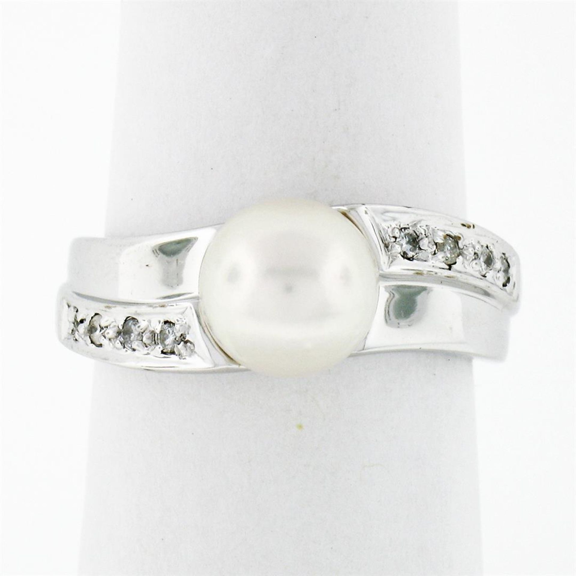 Estate 14k White Gold 7.65mm Akoya Pearl Solitaire & Pave Set Diamond Band Ring - Image 4 of 8