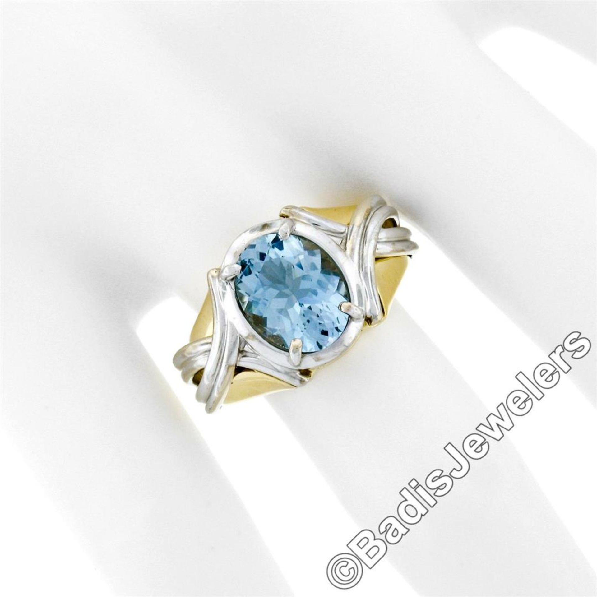 Estate 14kt Two Tone Gold 2.10 ctw Oval Aquamarine Grooved Cocktail Ring - Image 3 of 9