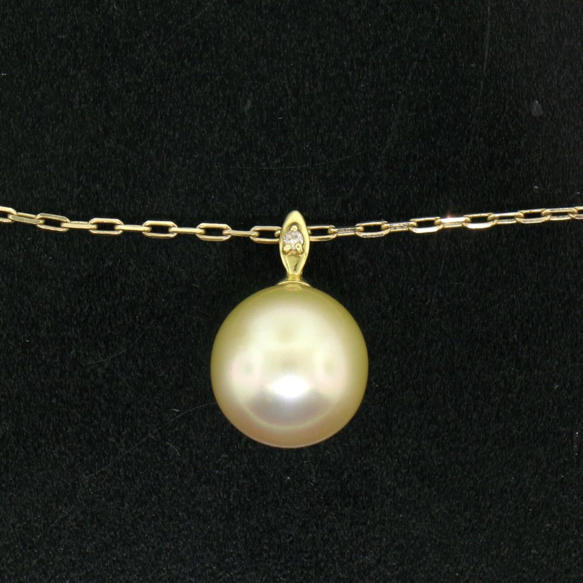 18kt Yellow Gold 10.45mm Pearl and Diamond Solitaire Pendant Necklace - Image 3 of 5