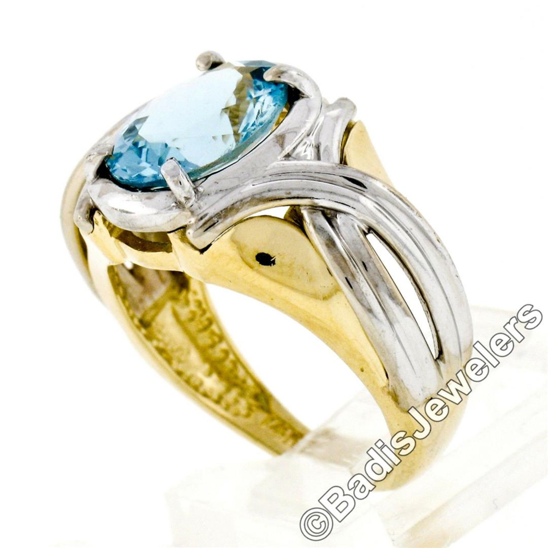 Estate 14kt Two Tone Gold 2.10 ctw Oval Aquamarine Grooved Cocktail Ring - Image 5 of 9