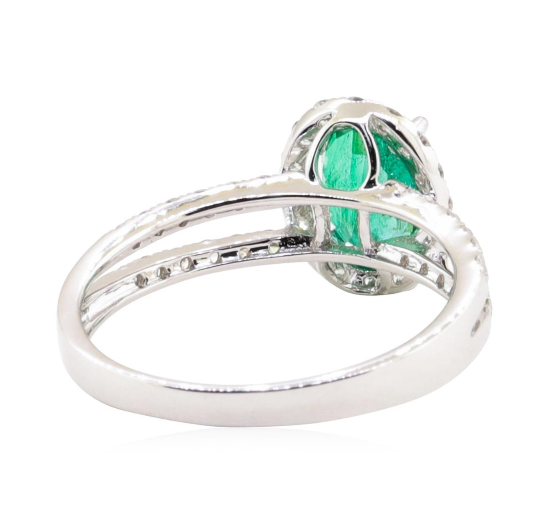 1.21 ctw Emerald and Diamond Ring - 18KT White Gold - Image 3 of 5