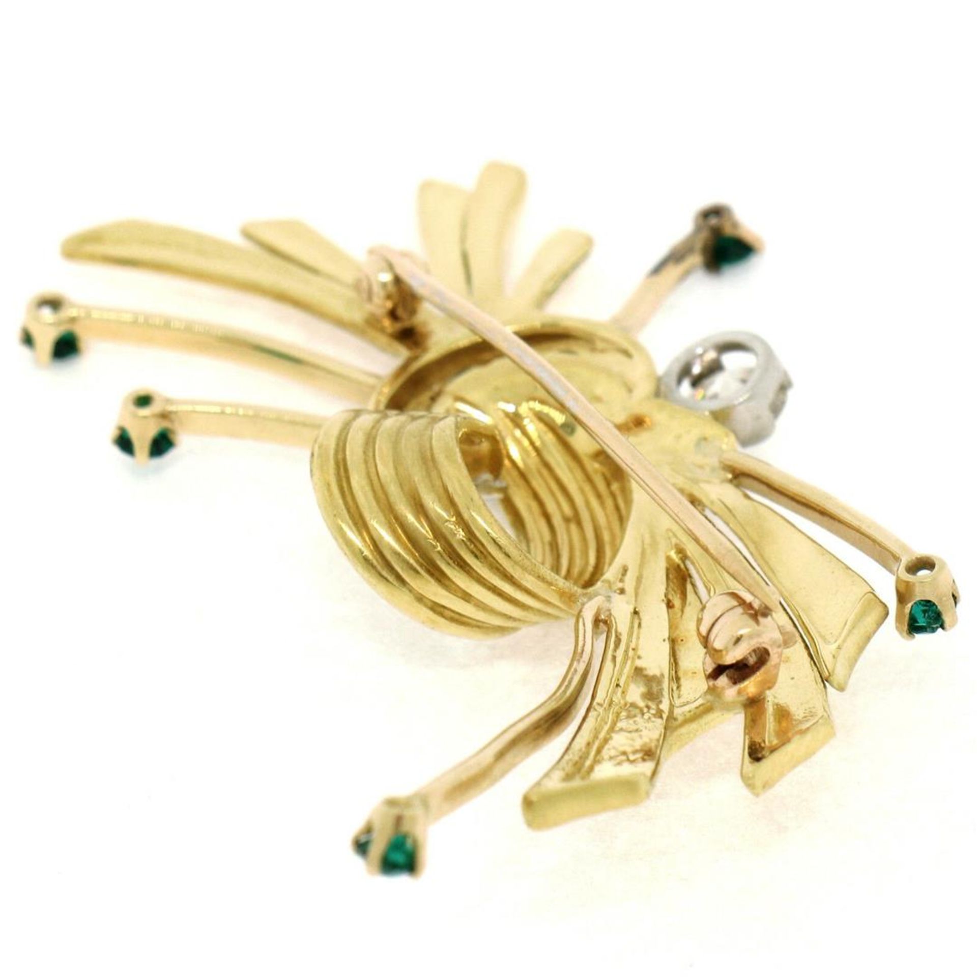 Vintage 18k TT Gold 0.73 ctw Old Cut Round Diamond Emerald Knot Bundle Brooch Pi - Image 6 of 6