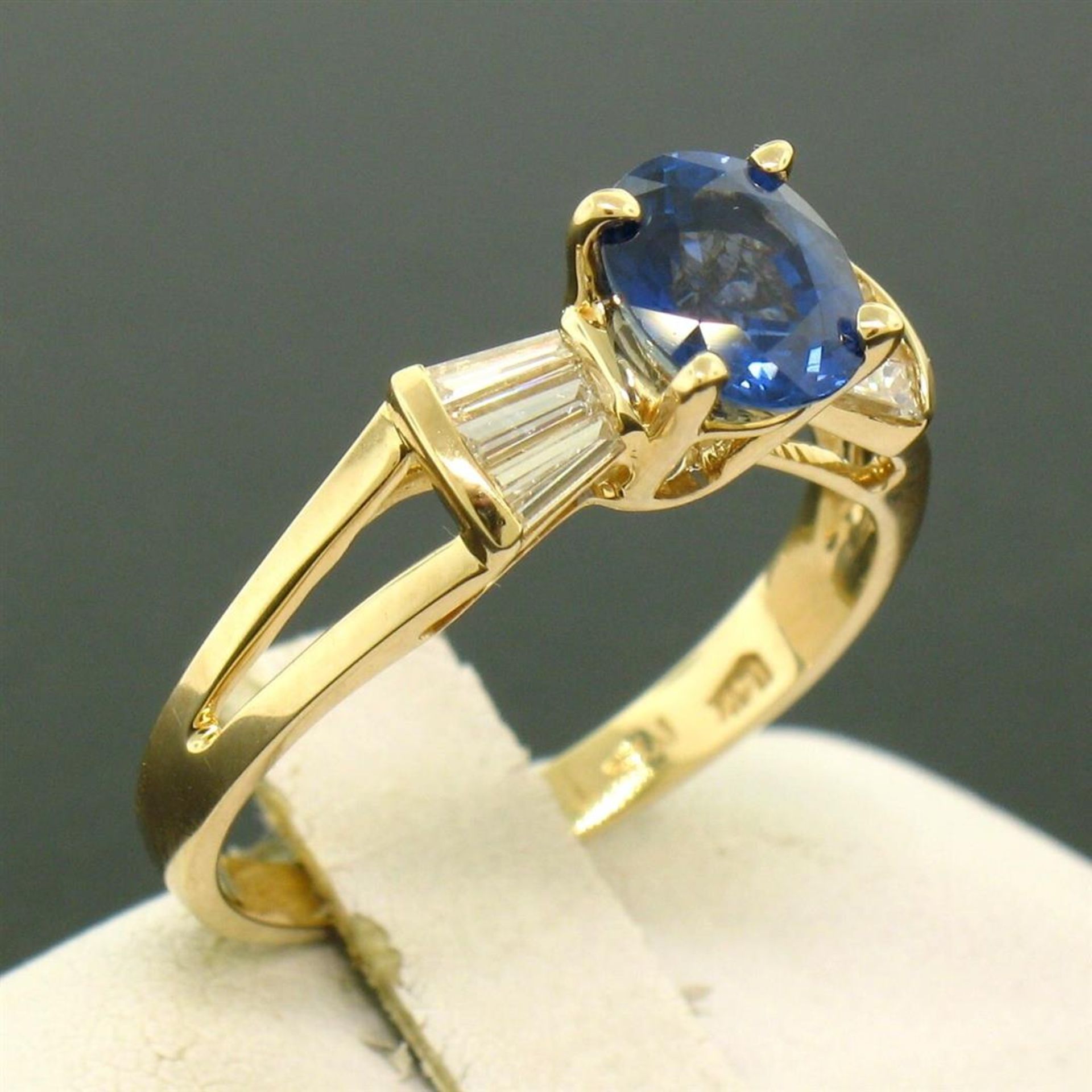 14k Yellow Gold ROYAL BLUE Sapphire Solitaire Ring Fine Baguette Diamond Accents - Image 7 of 9