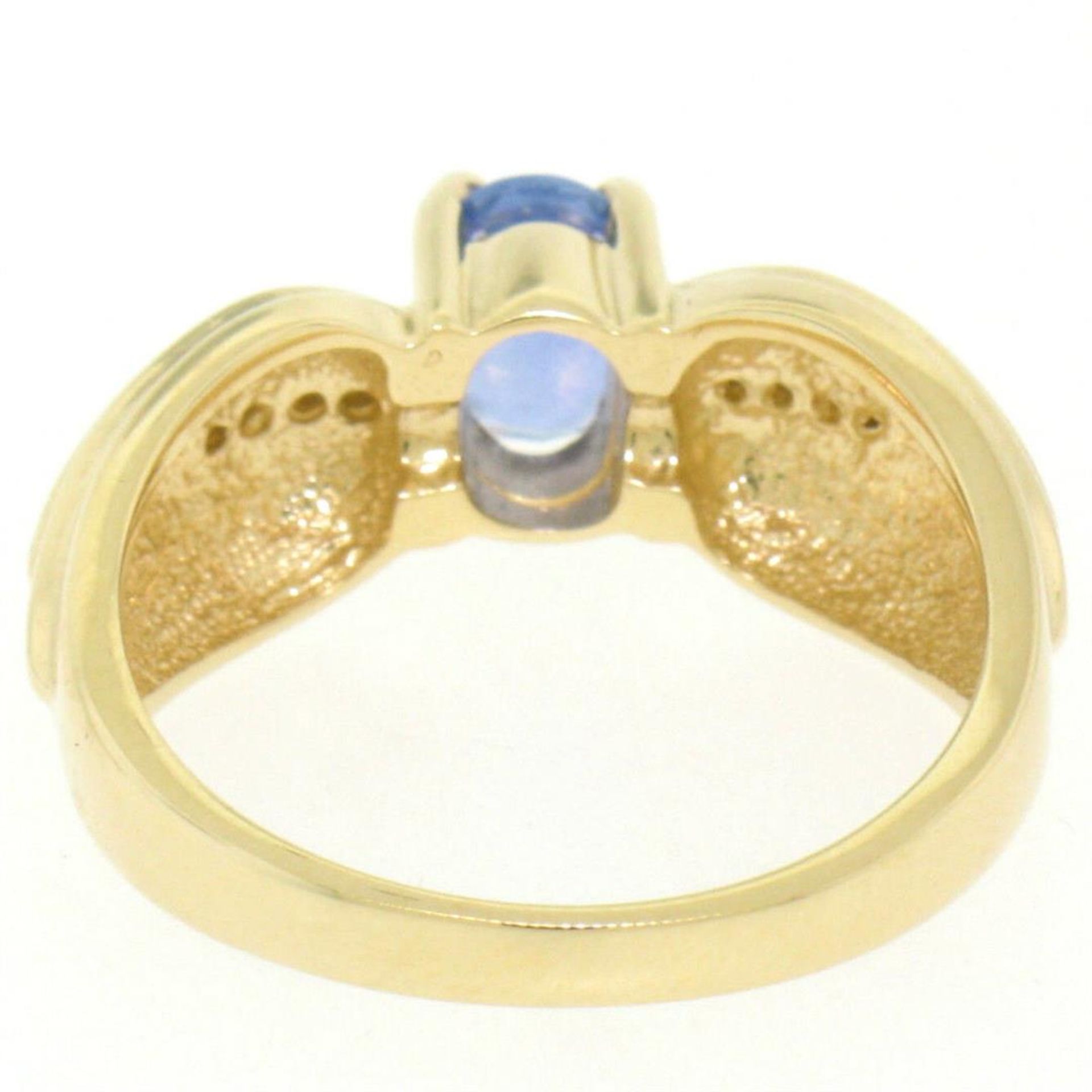 Ribbed 14k Yellow Gold 1.10 ctw Oval Tanzanite Solitaire & Round Diamond Ring - Image 3 of 5