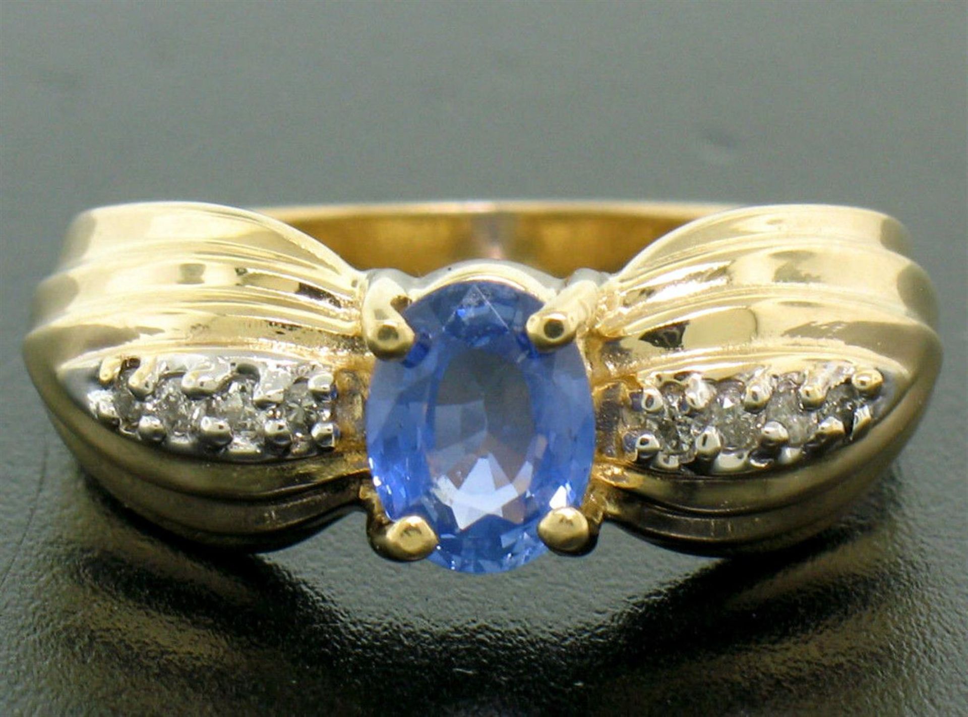 Ribbed 14k Yellow Gold 1.10 ctw Oval Tanzanite Solitaire & Round Diamond Ring - Image 2 of 5