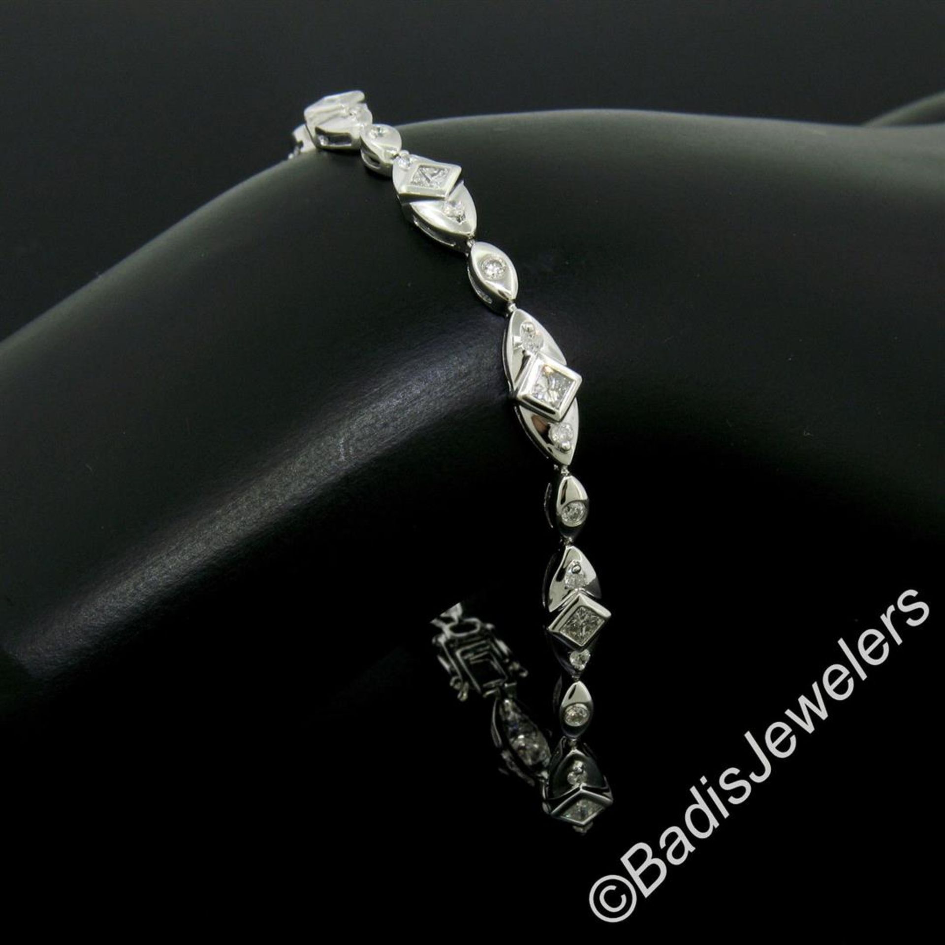 18kt White Gold 1.80 ctw Princess and Round Cut Diamond Fancy Link Chain Bracele - Image 6 of 9