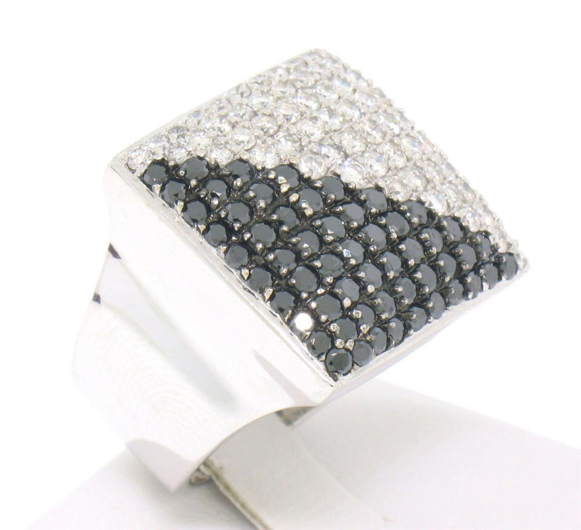 Large 18k White Gold 3.60 ctw Black & White Diamond Square Cushion Ladies Ring - Image 5 of 8