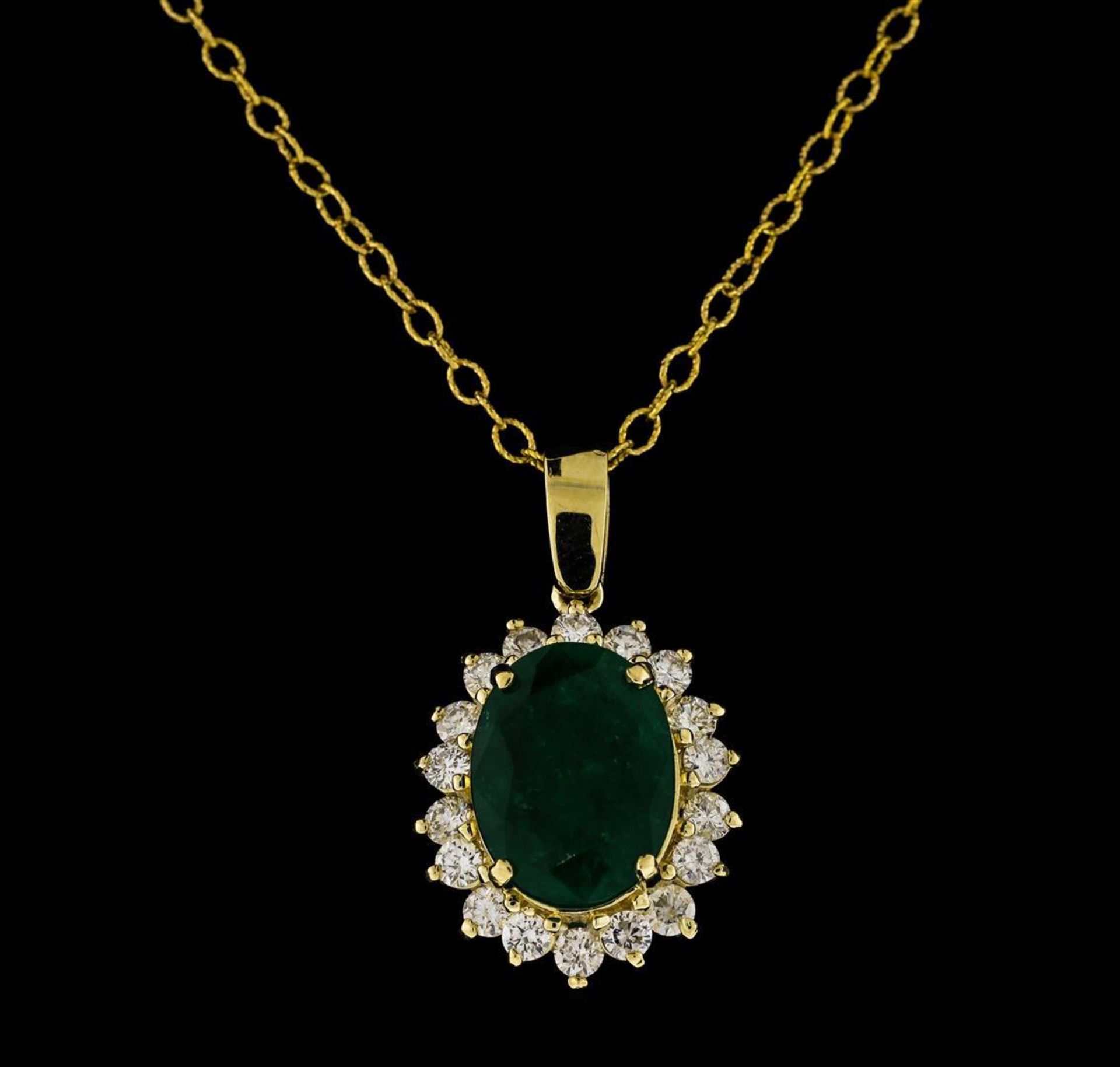 4.38 ctw Emerald and Diamond Pendant With Chain - 14KT Yellow Gold - Image 4 of 6