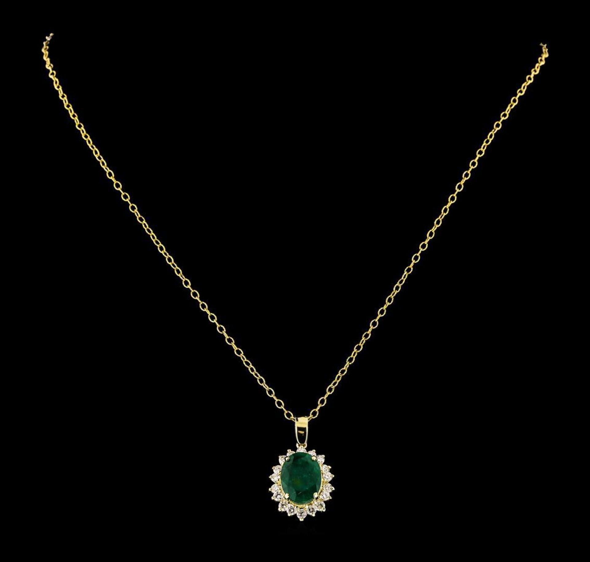 4.38 ctw Emerald and Diamond Pendant With Chain - 14KT Yellow Gold - Image 2 of 6