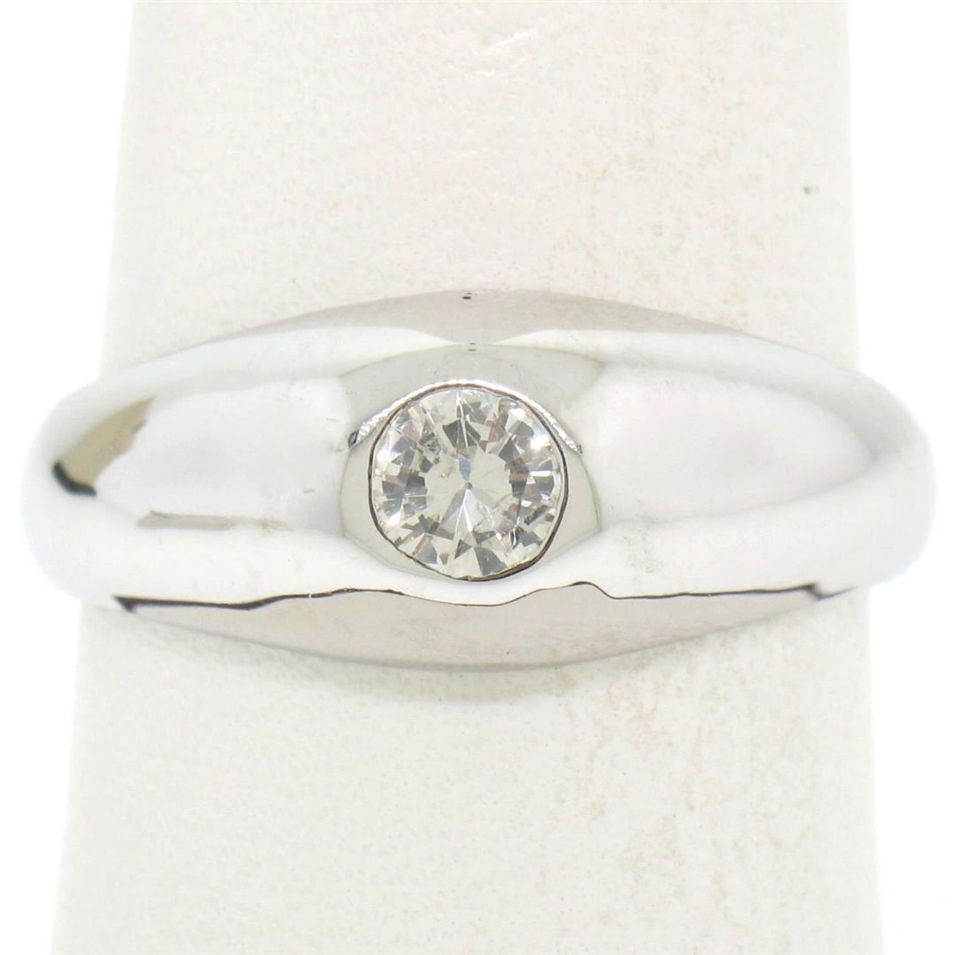 Men's 14kt White Gold 0.25 ctw Bezel Round Diamond Solitaire Band Ring - Image 4 of 16