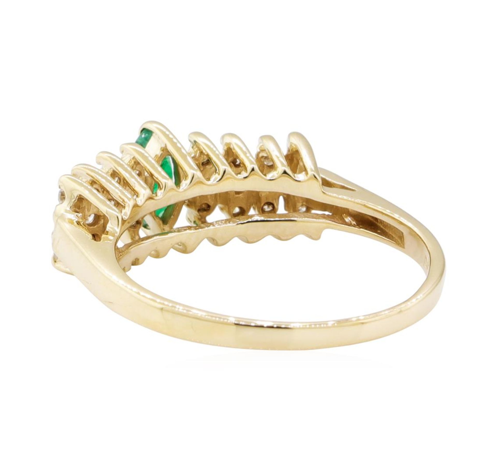 0.50 ctw Diamond and Emerald Ring - 14KT Yellow Gold - Image 3 of 4
