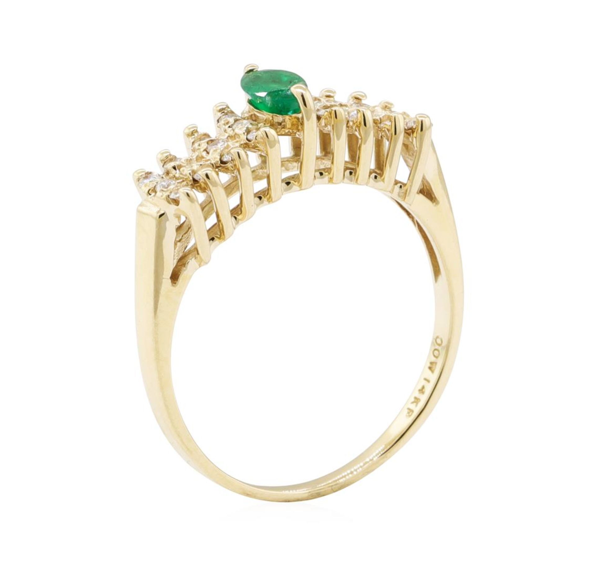 0.50 ctw Diamond and Emerald Ring - 14KT Yellow Gold - Image 4 of 4