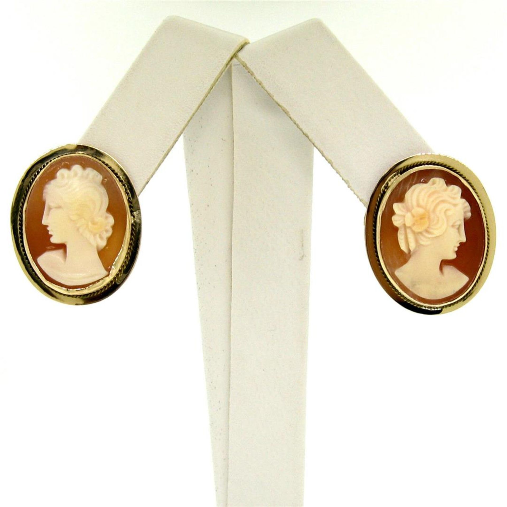 Vintage 14K Yellow Gold Oval Carved Shell Cameo Framed Screw Back Stud Earrings - Image 2 of 9