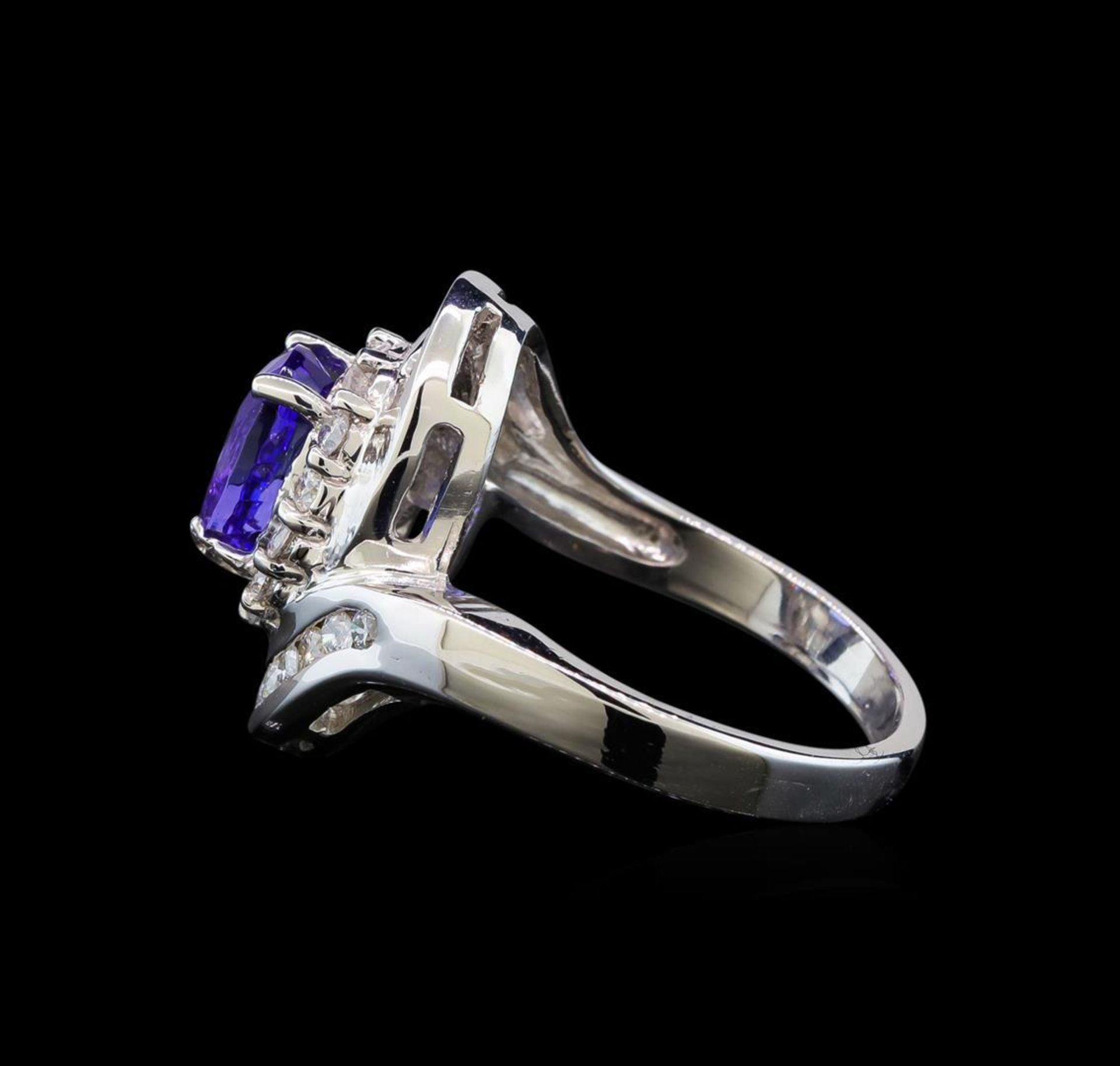 14KT White Gold 1.91 ctw Tanzanite and Diamond Ring - Image 3 of 5