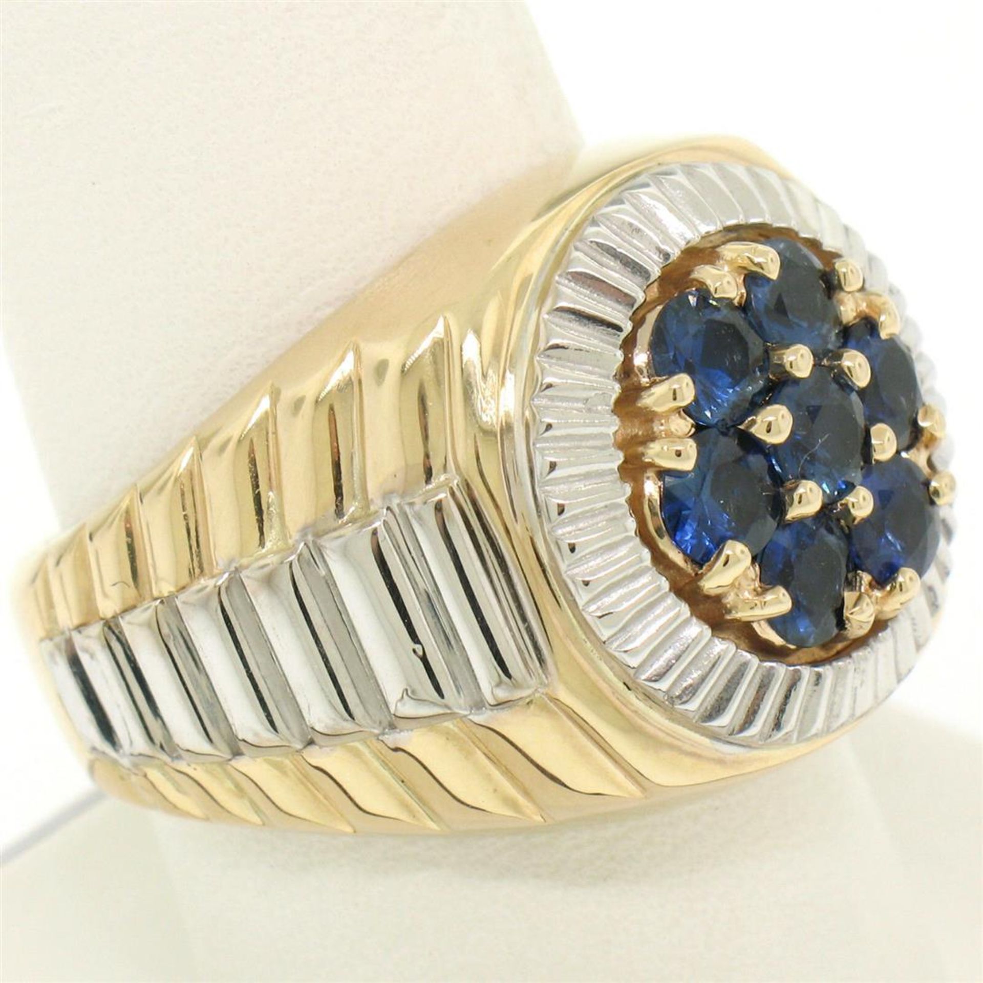 Men's 14k Two Tone Gold 2.50 ctw Round Sapphire Cluster Ribbed BOLD Ring - Image 6 of 7