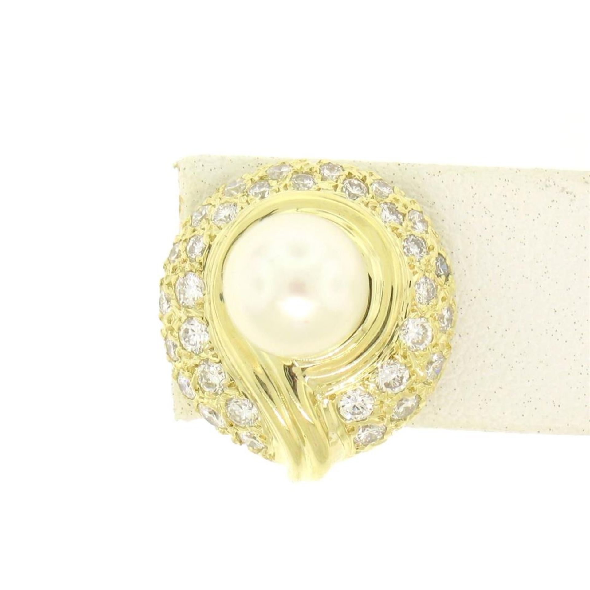 18kt Yellow Gold 1.25 ctw Cultured Pearl and Diamond Button Earrings - Image 5 of 9