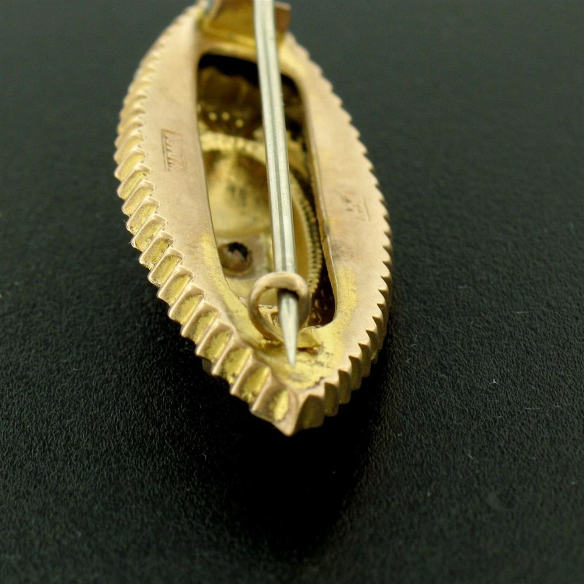 9k Yellow Gold .10 ctw Diamond Marquise Shaped Etched Brooch Pin - Image 6 of 9