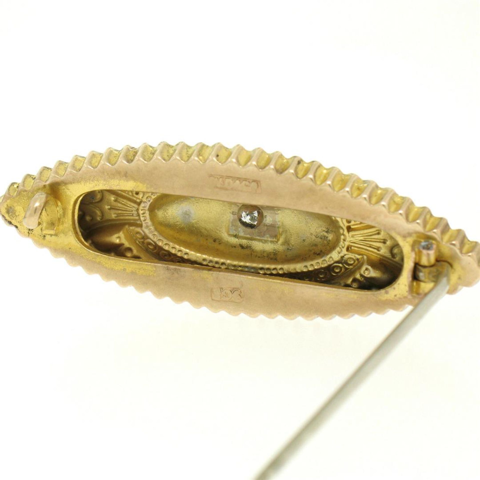 9k Yellow Gold .10 ctw Diamond Marquise Shaped Etched Brooch Pin - Image 5 of 9