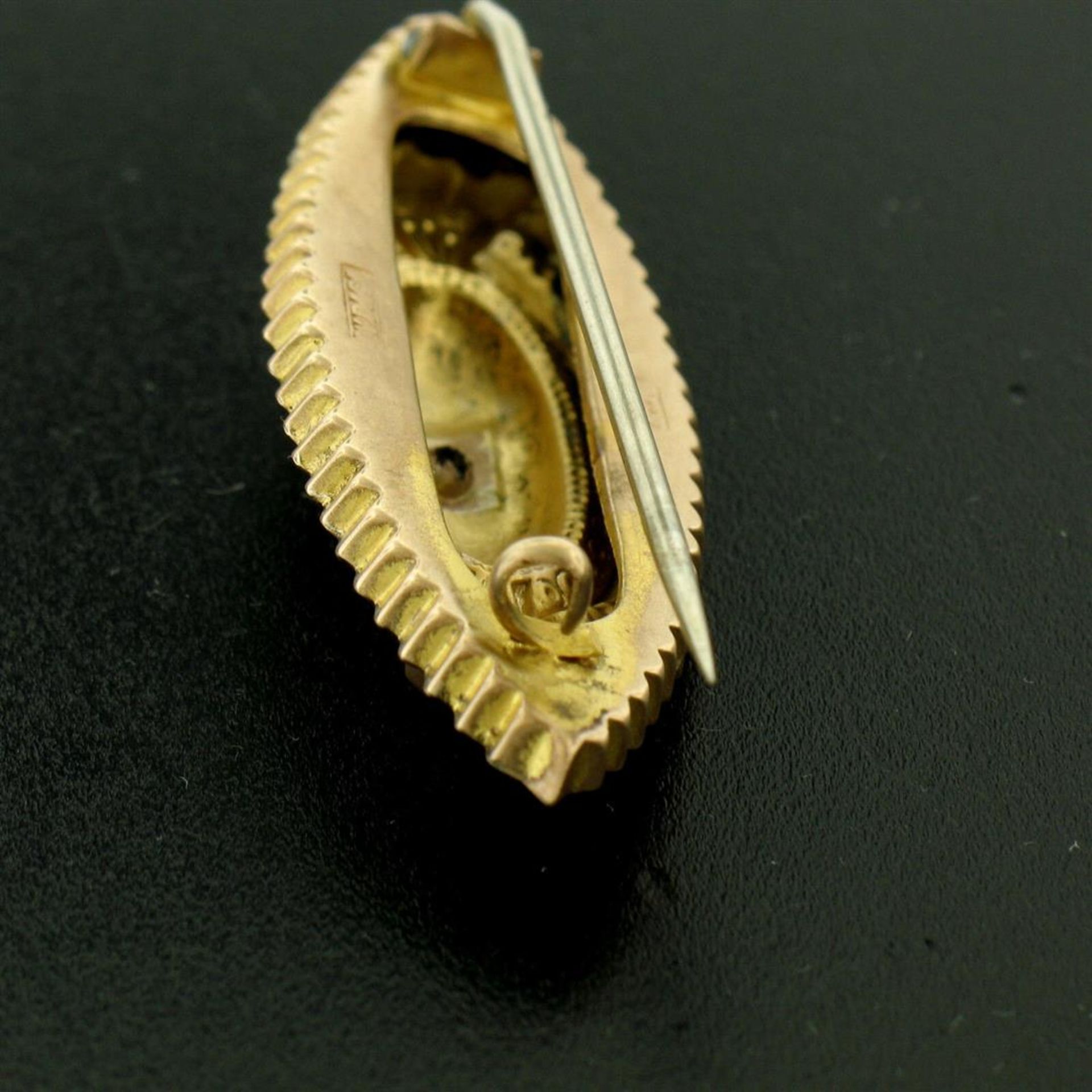 9k Yellow Gold .10 ctw Diamond Marquise Shaped Etched Brooch Pin - Image 7 of 9