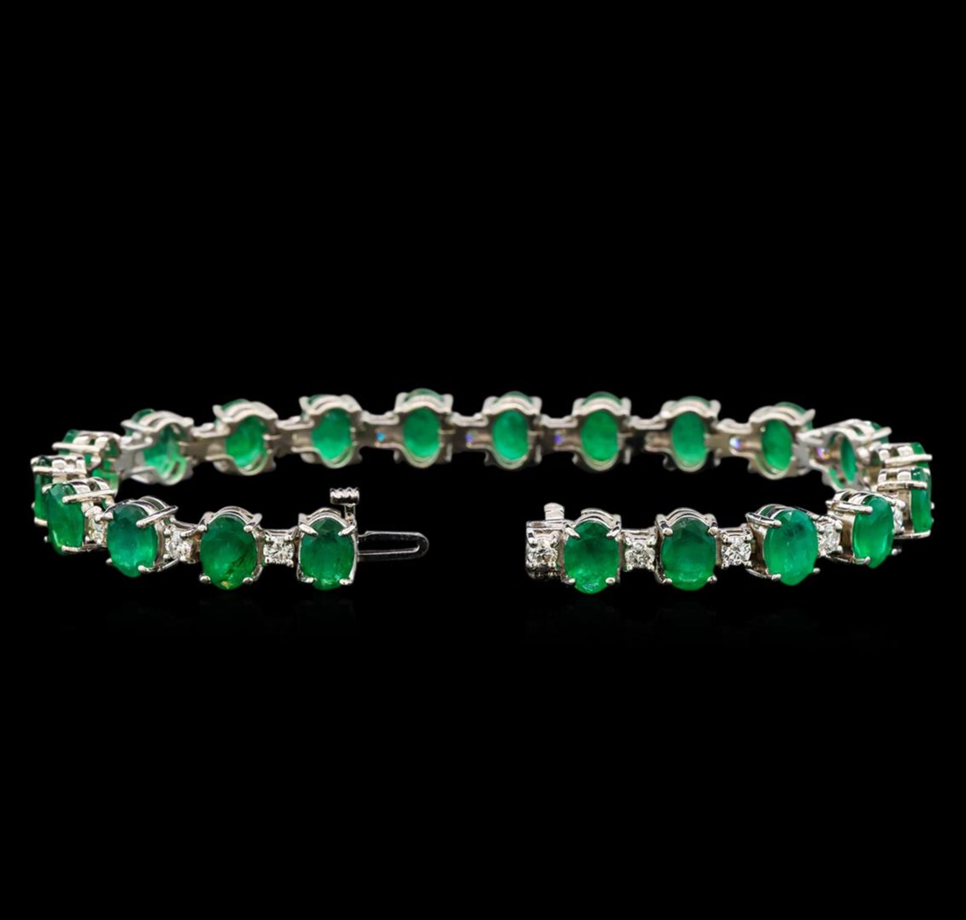 14KT White Gold 15.83 ctw Emerald and Diamond Bracelet - Image 3 of 4