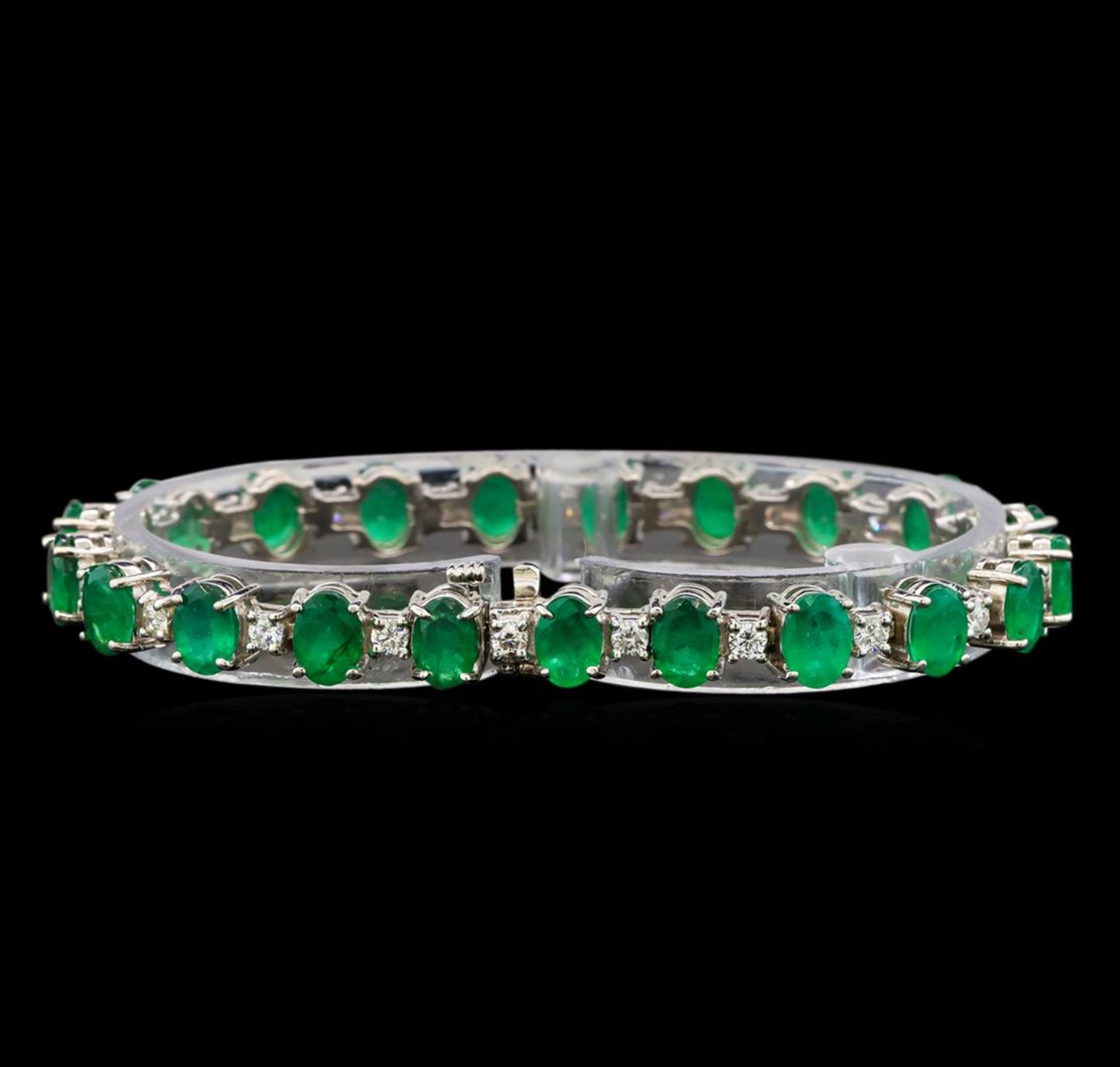 14KT White Gold 15.83 ctw Emerald and Diamond Bracelet - Image 2 of 4