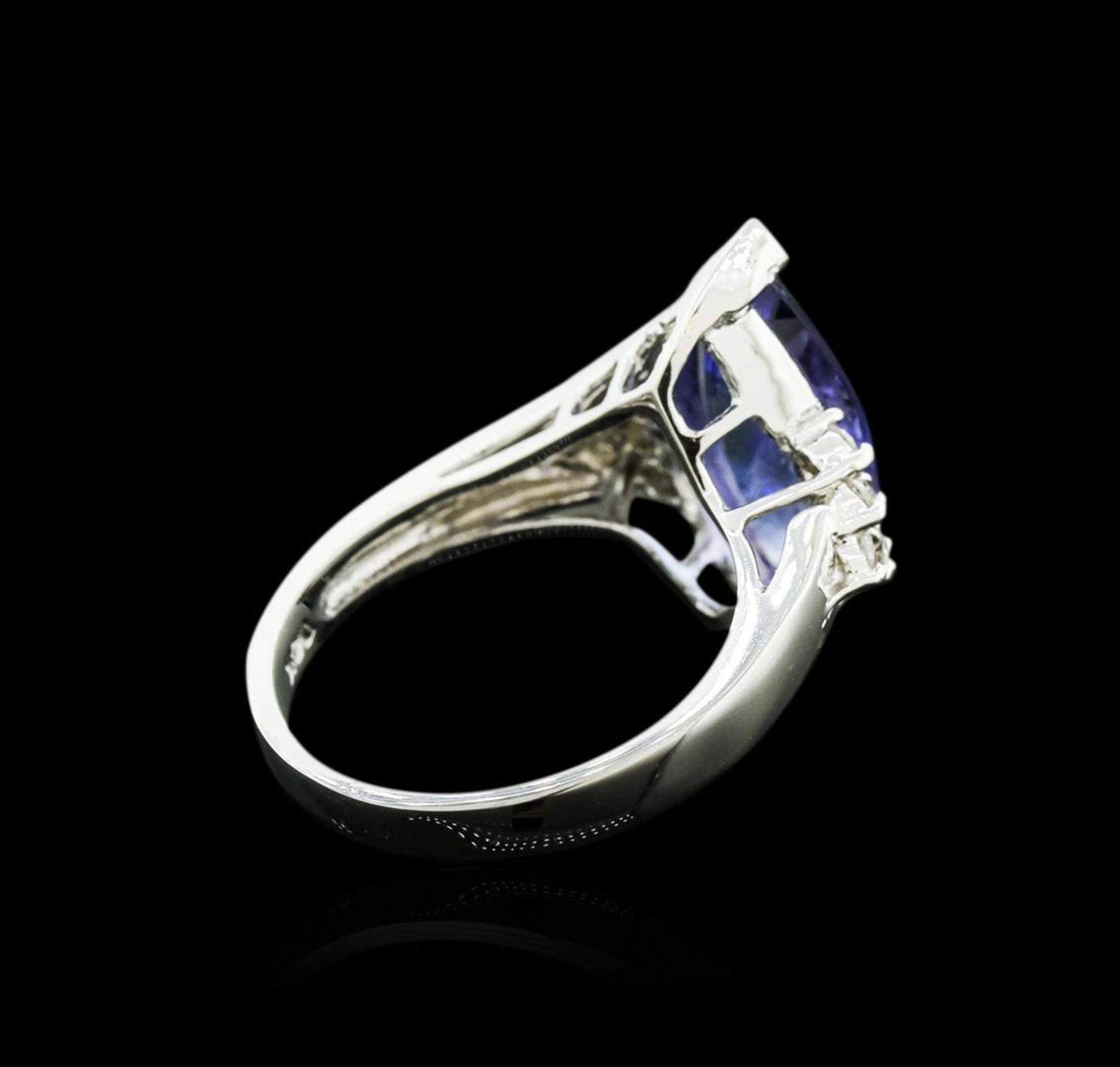 14KT White Gold 3.70 ctw Tanzanite and Diamond Ring - Image 3 of 4