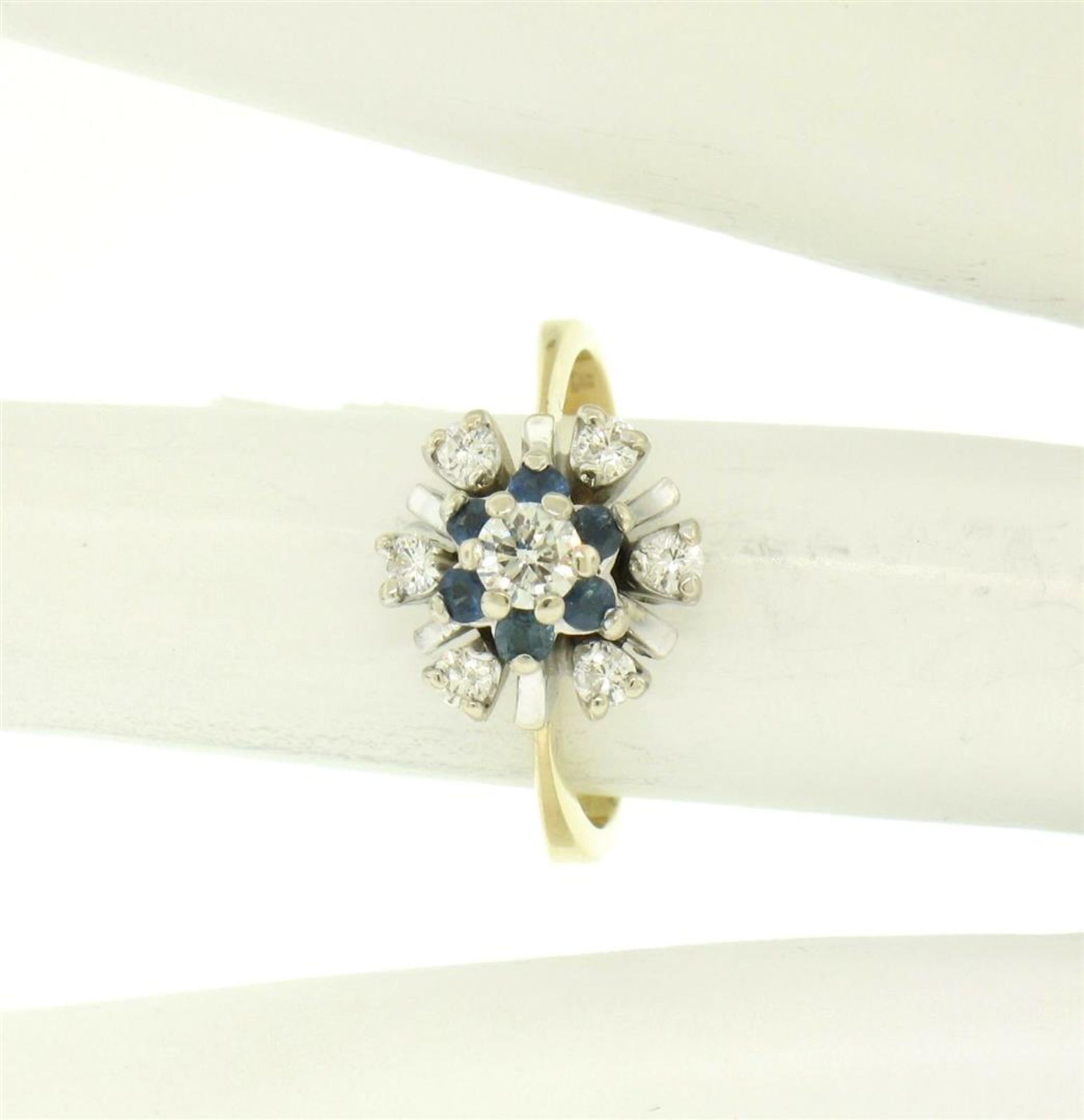 14k Yellow & White Gold 0.65 ctw Diamond Sapphire 3 Tiered Starburst Cluster Rin - Image 7 of 7