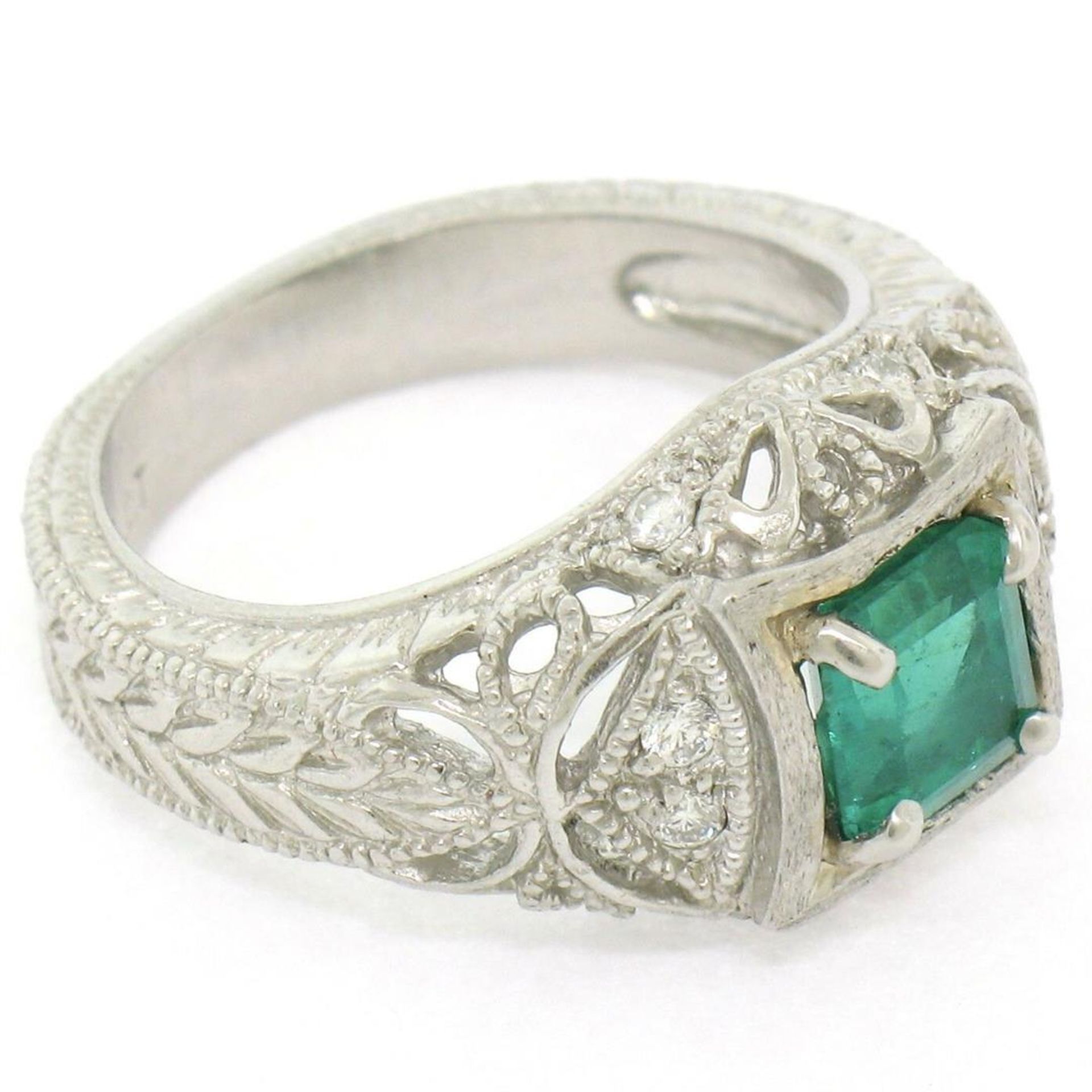 Platinum 1.04 ctw Radiant Emerald & Diamond Milgrain Filigree Etched Cocktail Ri - Image 3 of 9