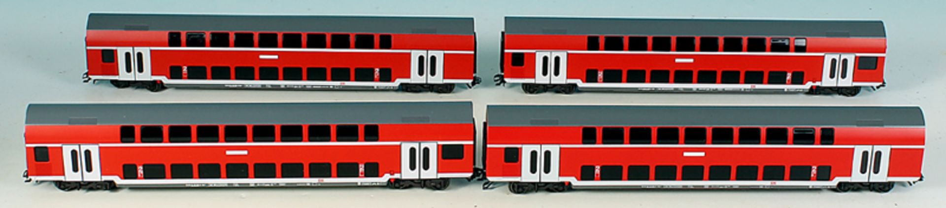 4 MARKLIN Doppelstock-Personenwagen