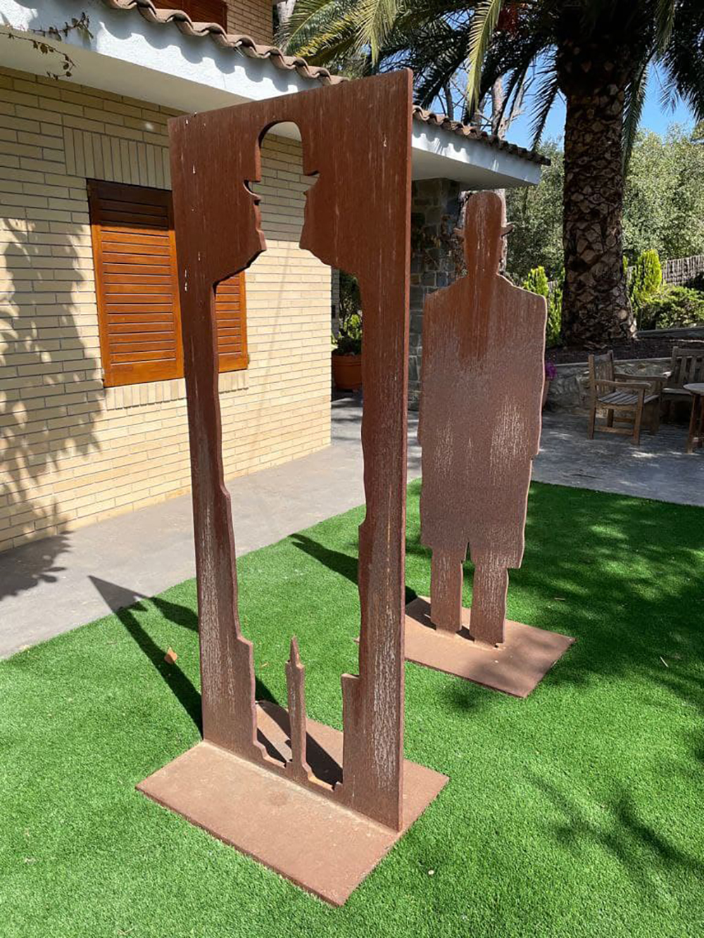 JOSÉ LUIS PASCUAL SAMARANCH (Barcelona, 1947). "Homage to Magritte". 2005. Corten steel. Size: 240 x - Image 9 of 11