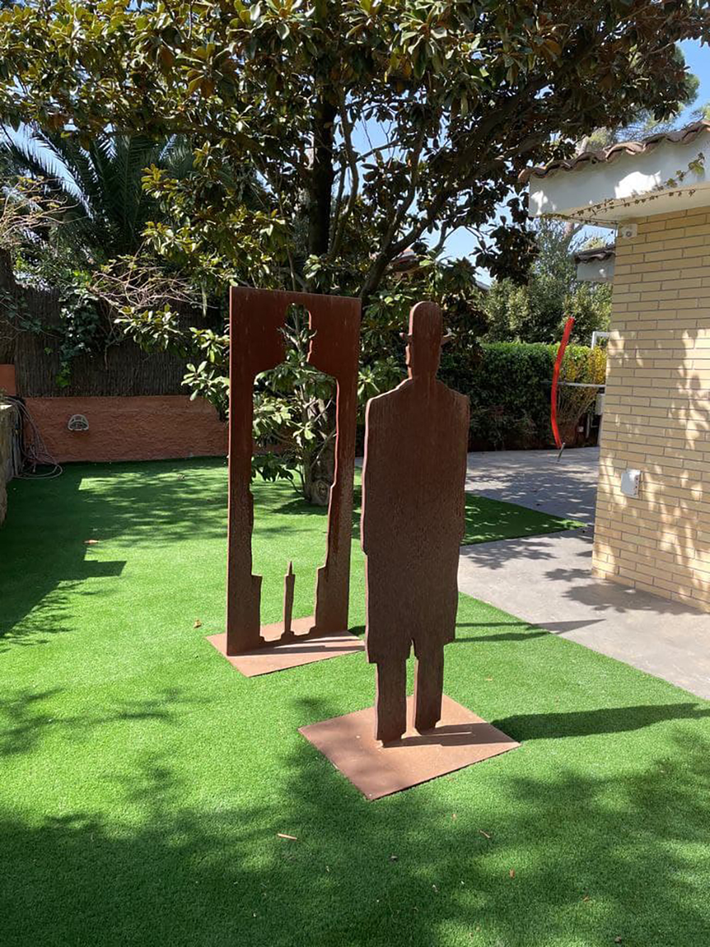 JOSÉ LUIS PASCUAL SAMARANCH (Barcelona, 1947). "Homage to Magritte". 2005. Corten steel. Size: 240 x - Image 11 of 11