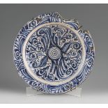 Plate of the Palmeta. Talavera de la Reina, XVIII century. Glazed ceramic. Measures: 34.5 cm.