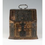 Document case, second half of the eighteenth century. In wood lined with leather and embossed