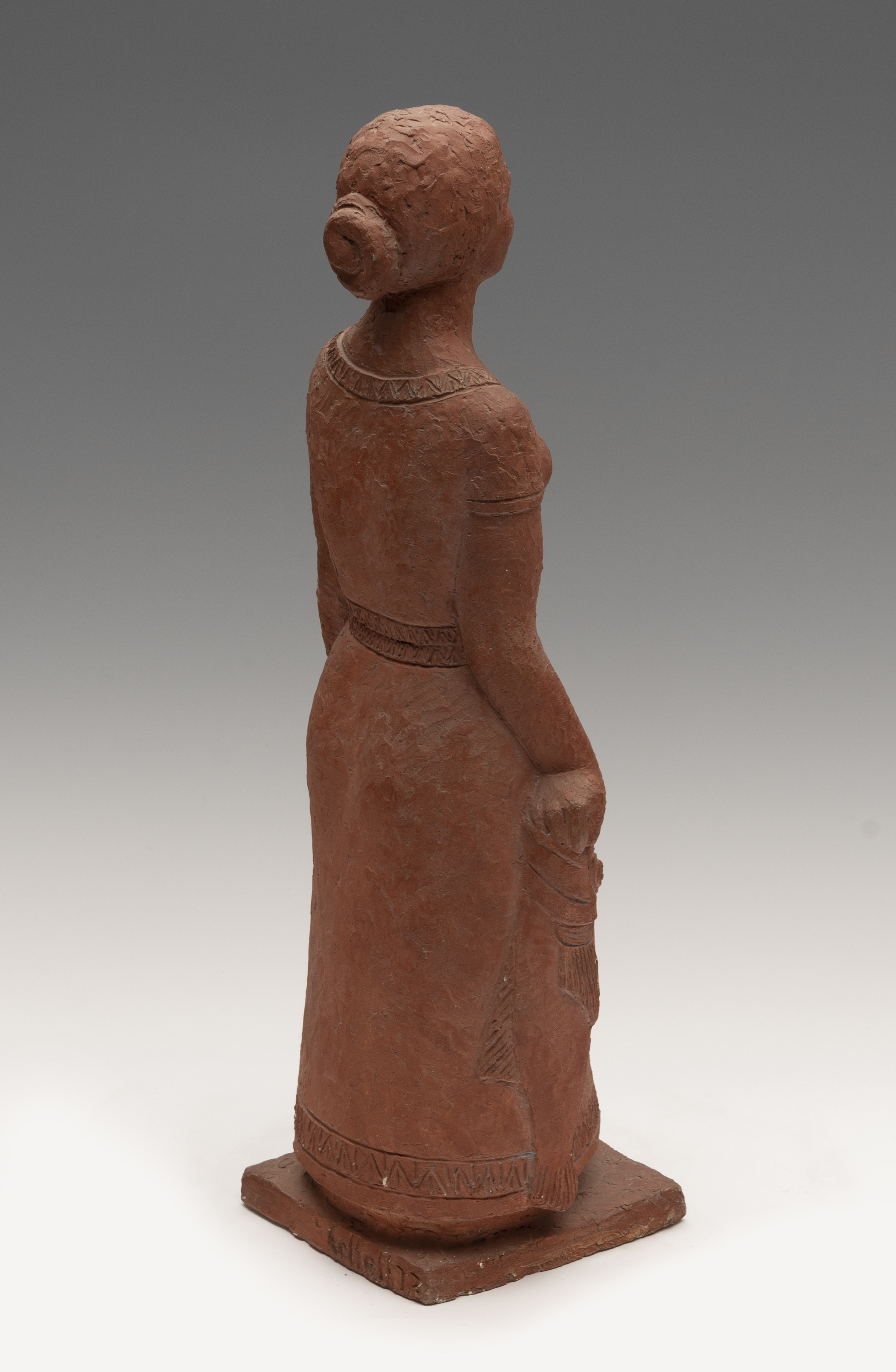 PALMIRA COLLELL (Barcelona, ?-2018). "Woman holding a fish", 1973. Terracotta. Signed on the back of - Image 4 of 5