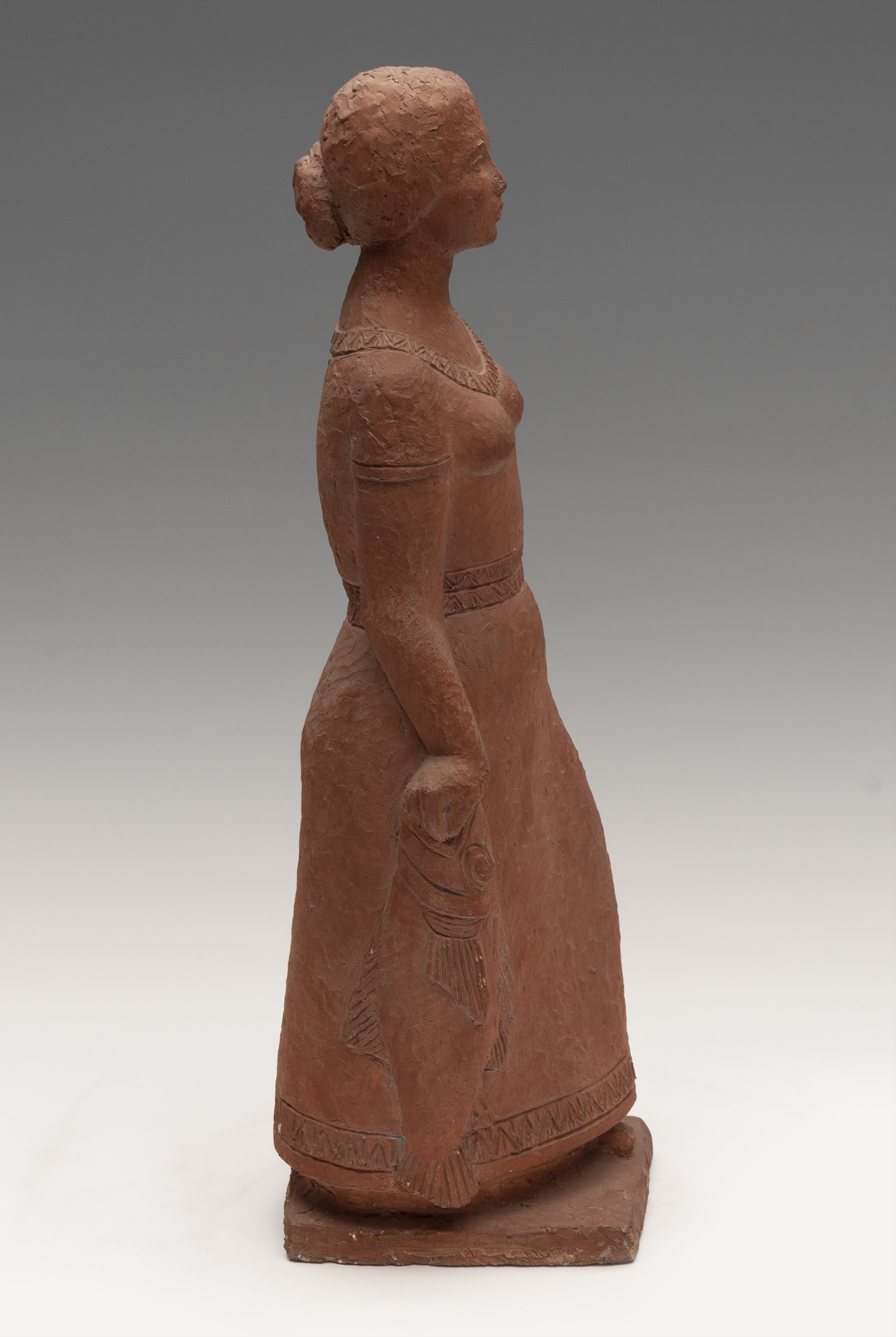 PALMIRA COLLELL (Barcelona, ?-2018). "Woman holding a fish", 1973. Terracotta. Signed on the back of - Image 3 of 5