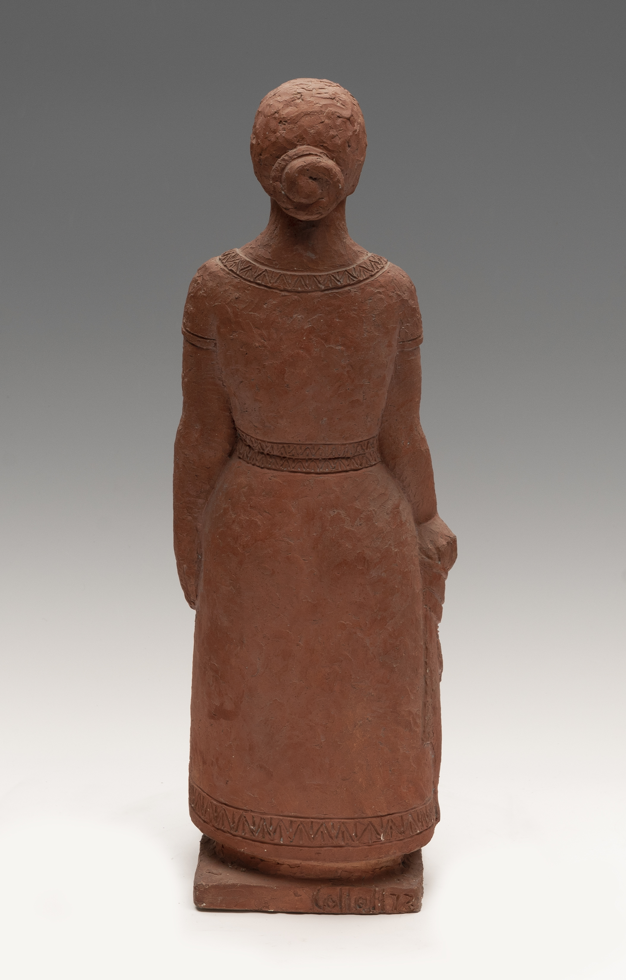 PALMIRA COLLELL (Barcelona, ?-2018). "Woman holding a fish", 1973. Terracotta. Signed on the back of - Image 5 of 5