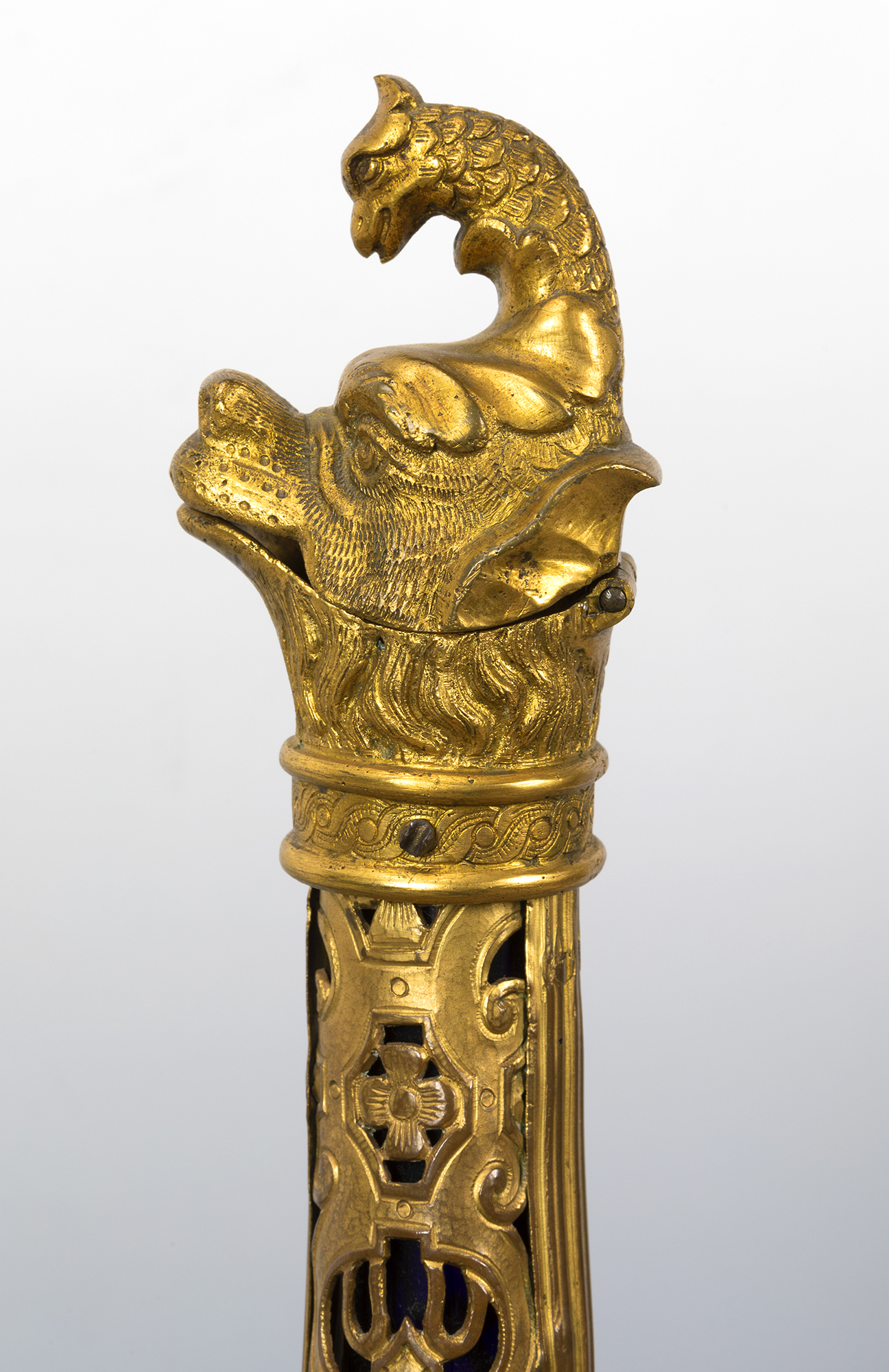 Pilgrim's flask. Italy, XIX century. Glass and gilded bronze. Measurements: 45 cm (height). - Image 5 of 6