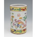 Brush pot. China, s.XIX-XX. Enameled porcelain. Measurements: 13 x 7,5 x 7,5 cm. Chinese enameled