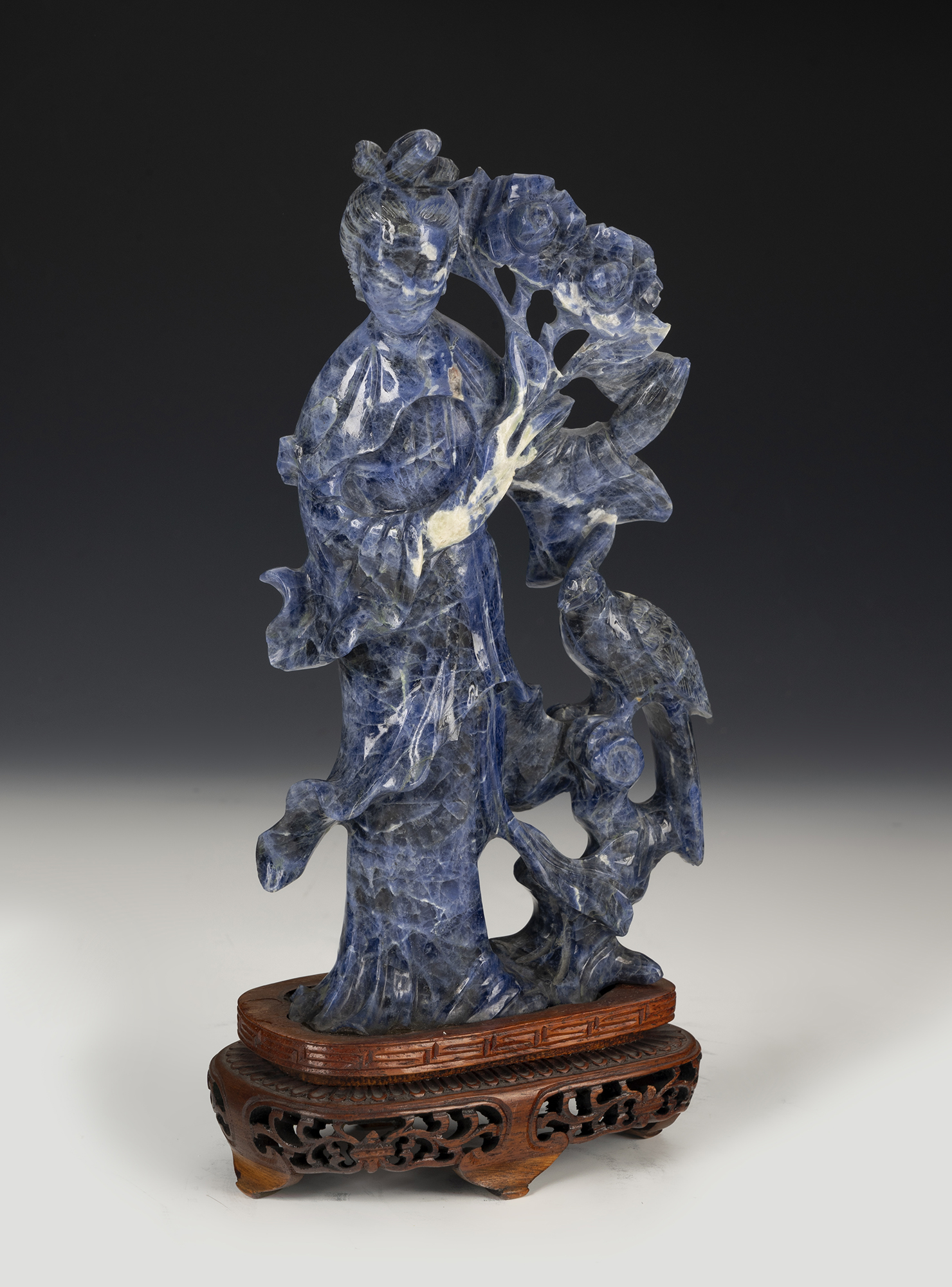 Figure of fairy with flowers and bird. China, XX century. Lapis lazuli hand carved on wooden base. - Image 2 of 5