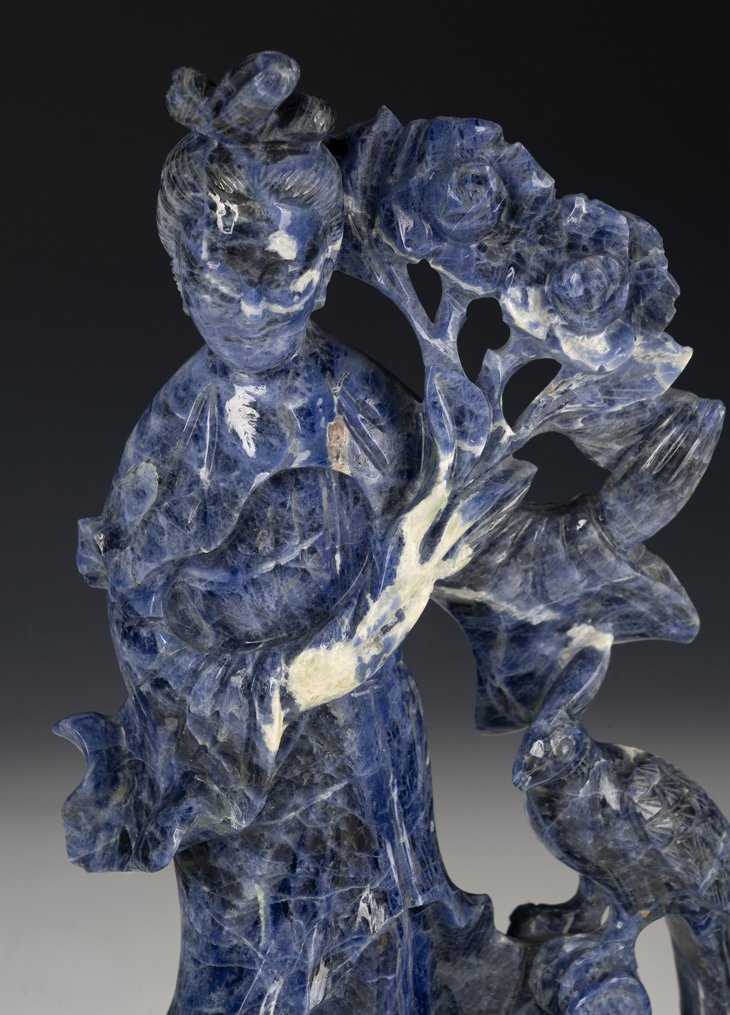 Figure of fairy with flowers and bird. China, XX century. Lapis lazuli hand carved on wooden base. - Image 4 of 5