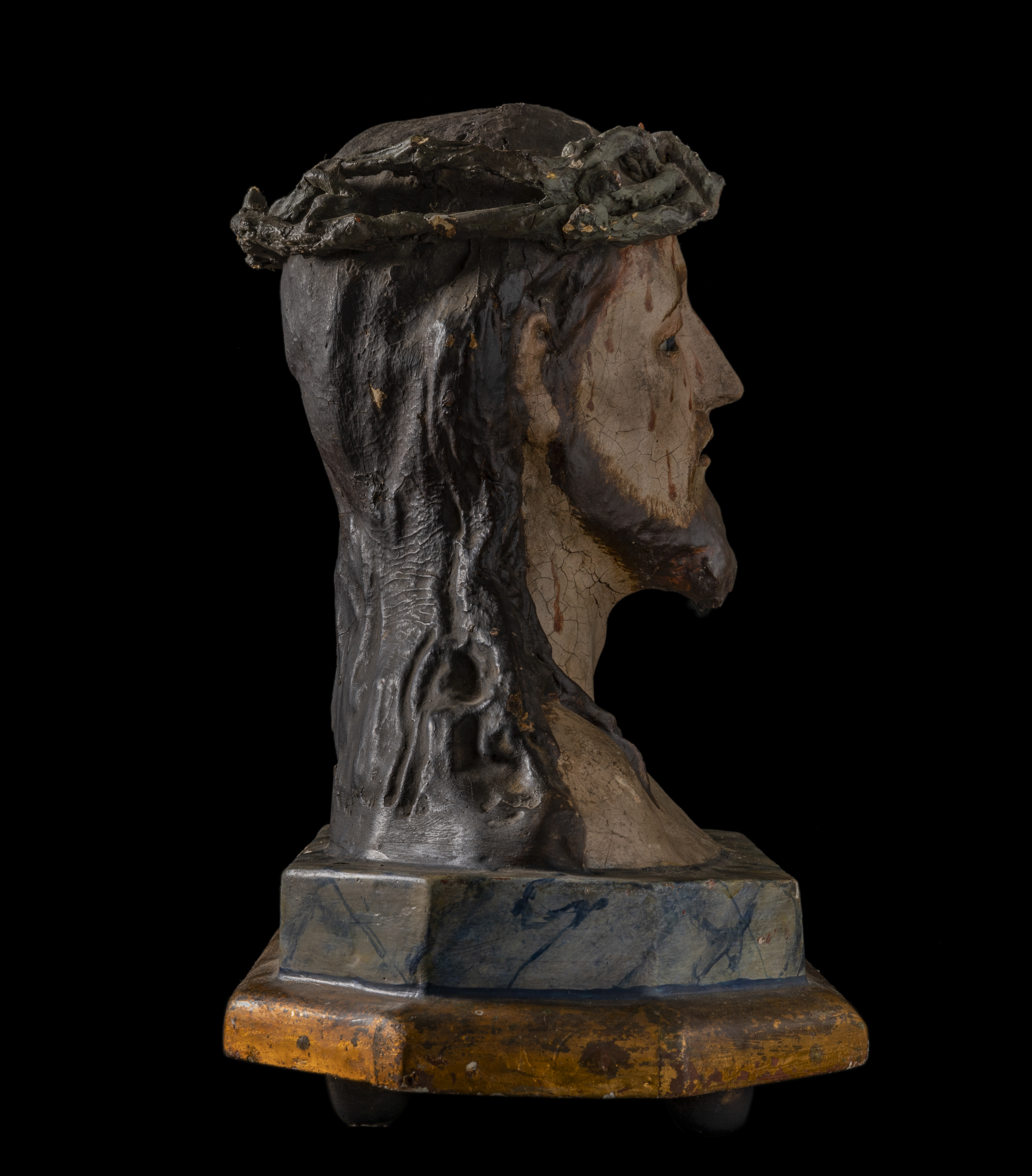 Bust of Christ; Andalusian School; late seventeenth century. Plaster wood, glued cloth, and eyes - Image 2 of 5