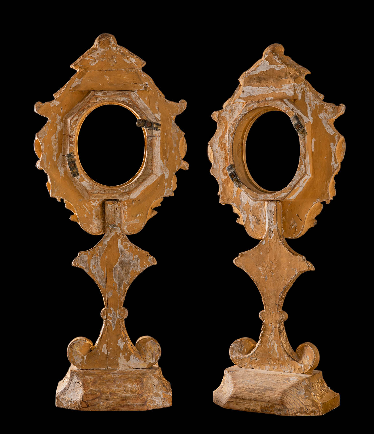 Pair of reliquaries, custodians; Italy, second half of the eighteenth century. Carved and gilded - Image 2 of 4