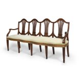Menorcan four seater bench. Hepplewhite style, ca.1800. Walnut wood. Measurements: 95 x 185 x 50 cm.