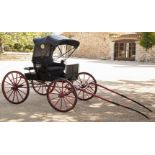 American buggy horse carriage. Measures: 220 x 155 x 500 cm American buggy carriage with four wheels