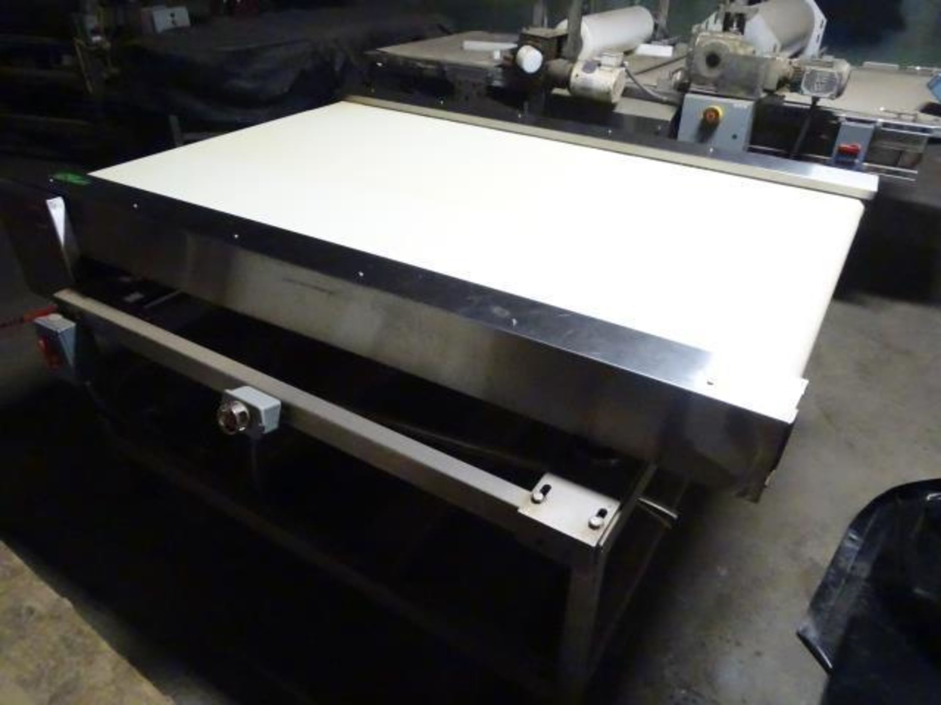 Martens SS Smooth Top Spreader Conveyor Table - Image 3 of 4