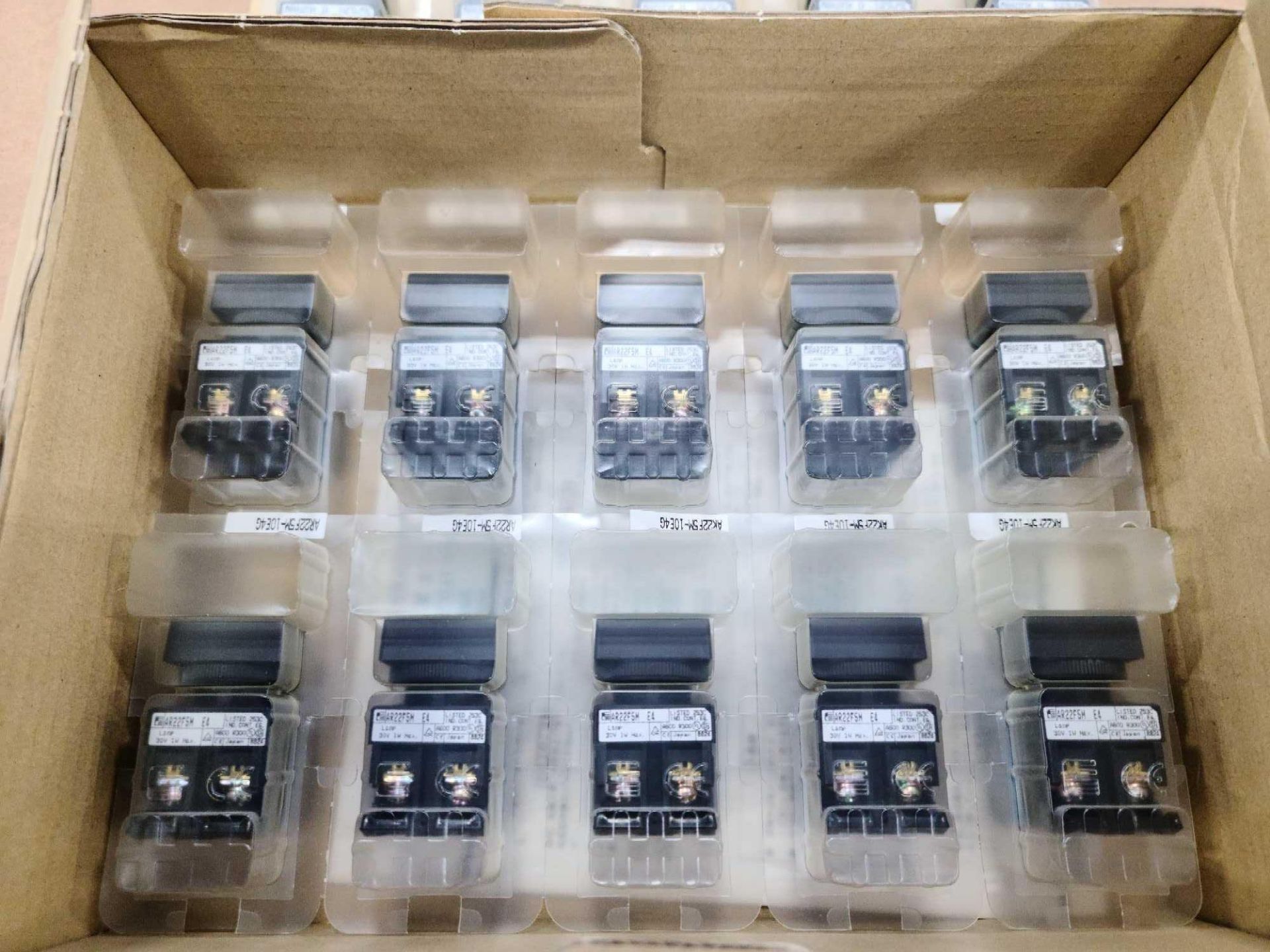 Box of Fuji Electric AR22F5M-10E4G Command Switches - Image 3 of 4