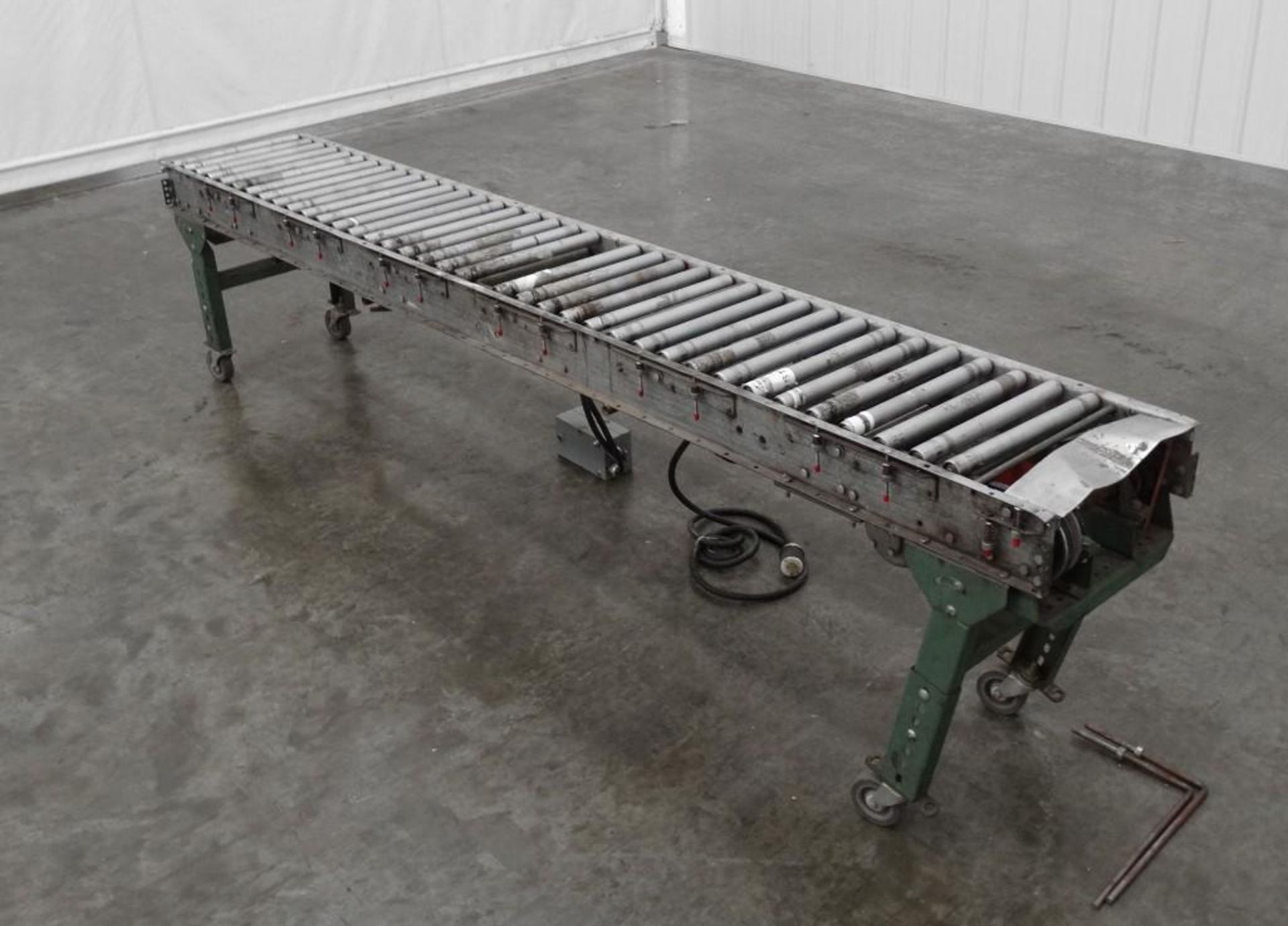 Hytrol 18" W x 96" L V-Belt Roller Conveyor