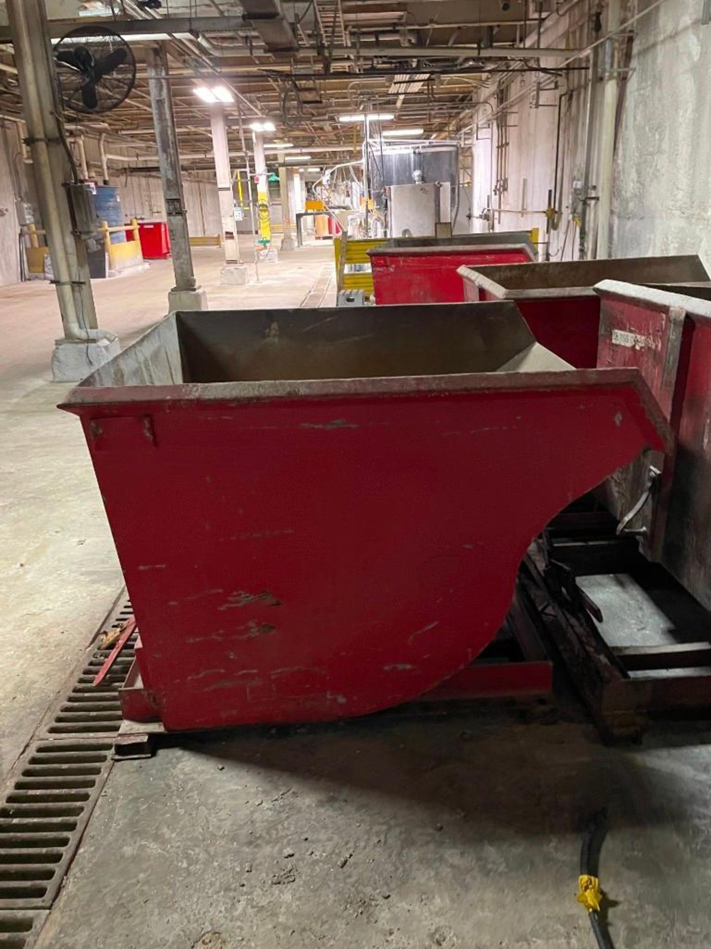 Red Self-Dumping Hopper 95 Cubic Feet - Image 3 of 4