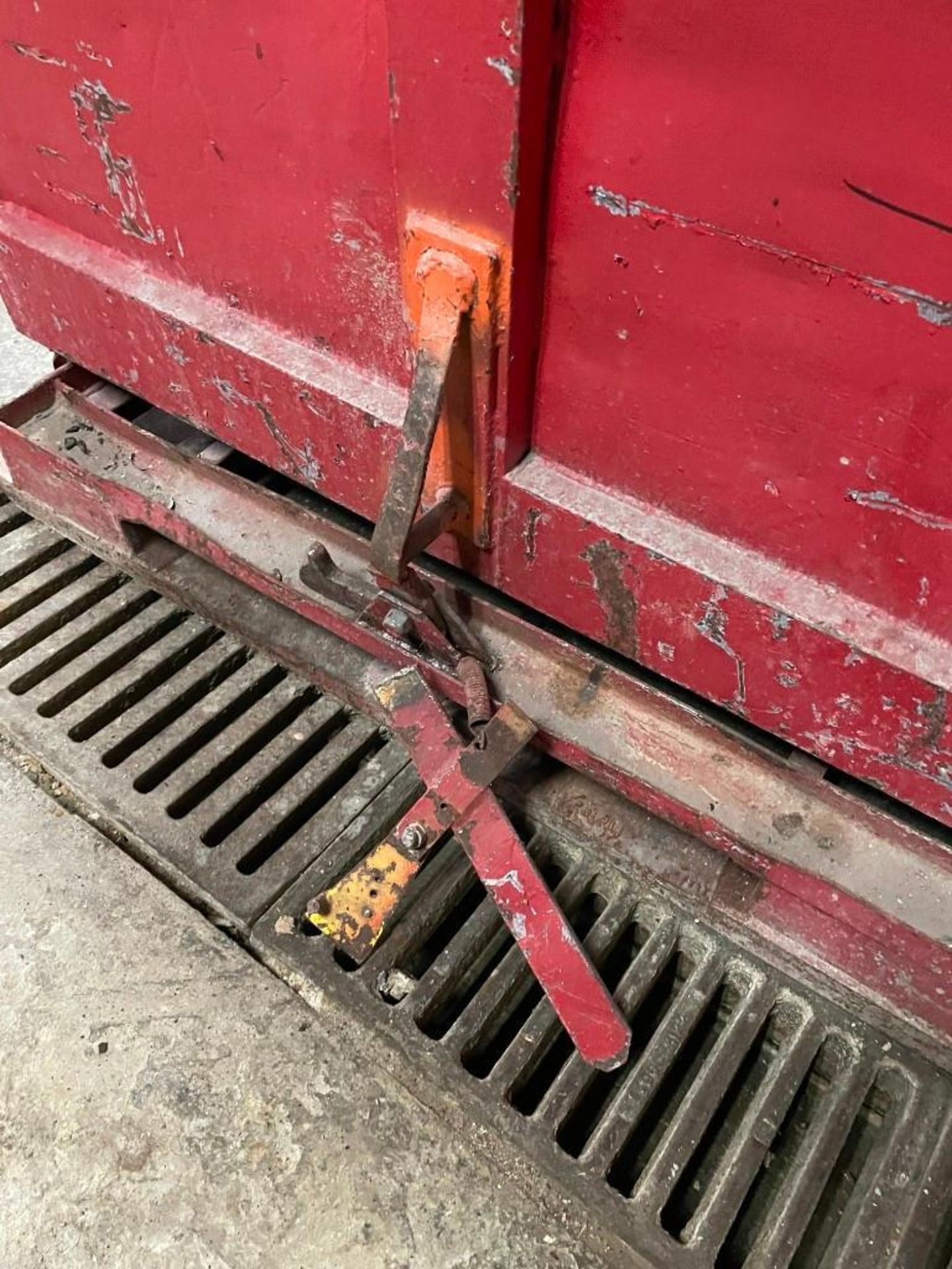 Red Self-Dumping Hopper 95 Cubic Feet - Image 4 of 4