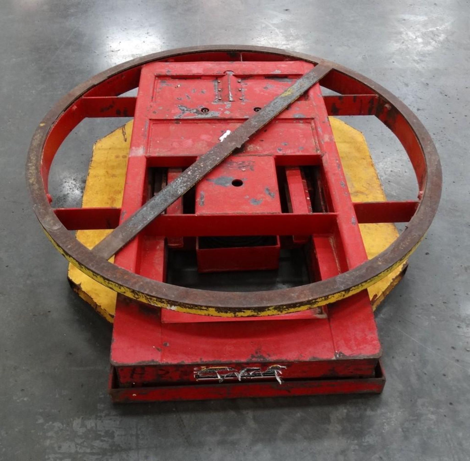 Rotating Pallet Lift for Hand Palletizing - Image 5 of 5